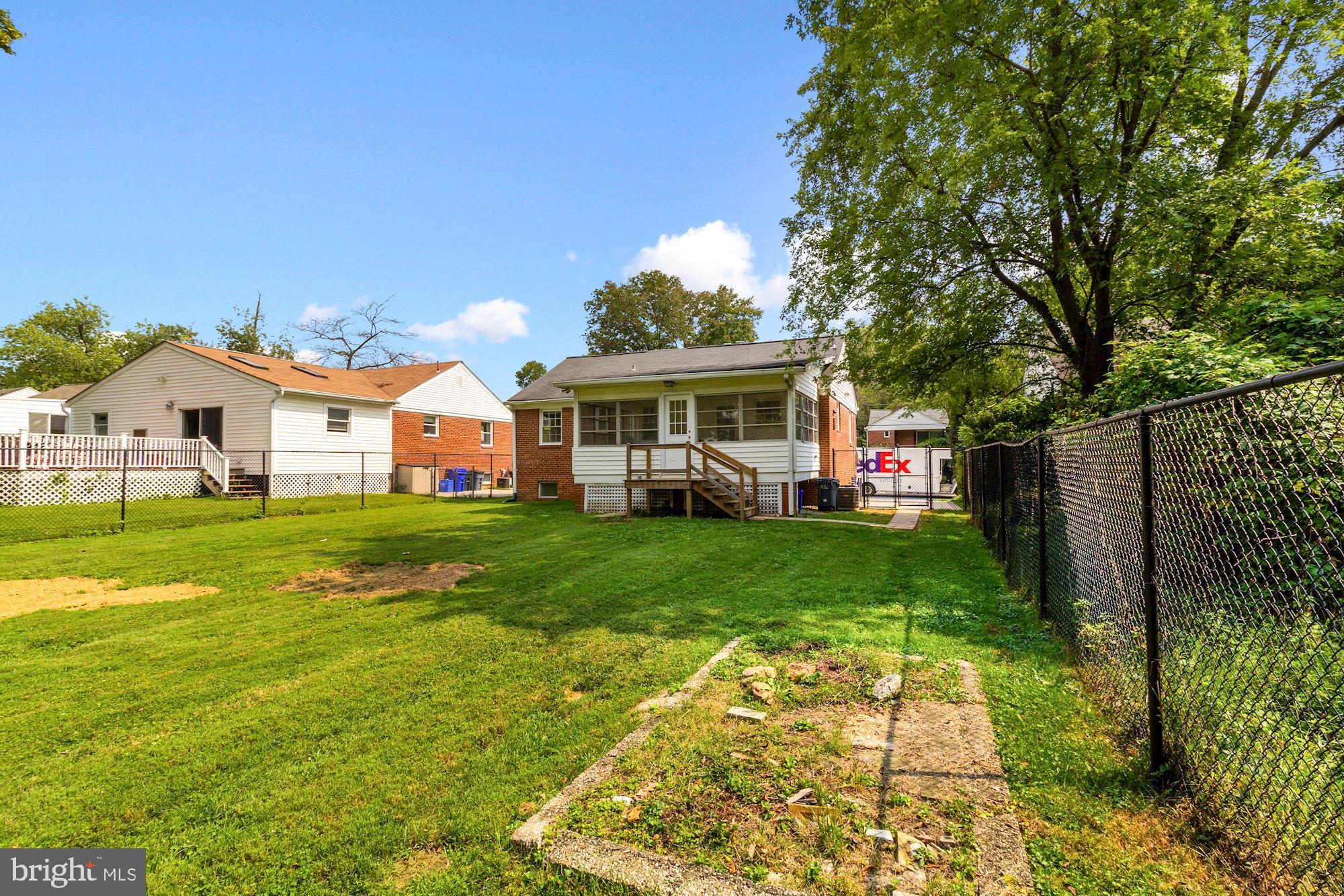 GARRETT PARK ESTATES - Residential Lease