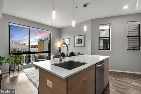 MLS: DCDC2189034