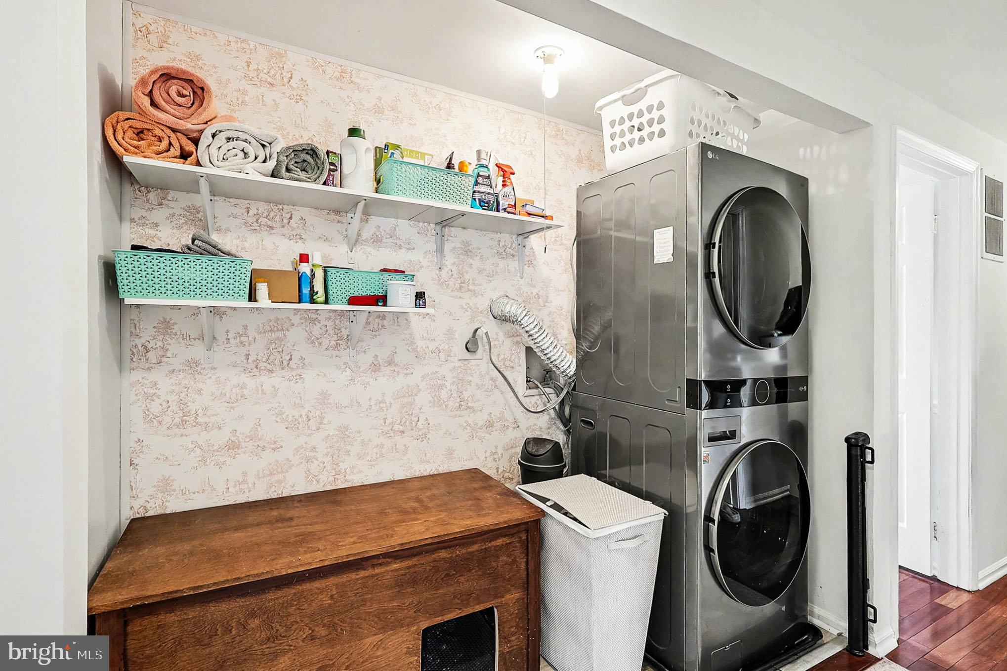 KINGSTON CHASE - Residential