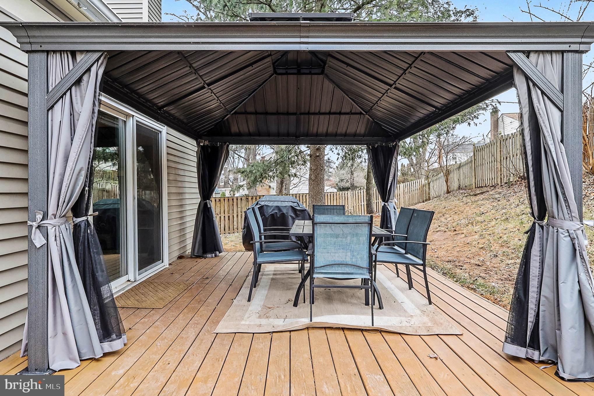 KINGSTON CHASE - Residential