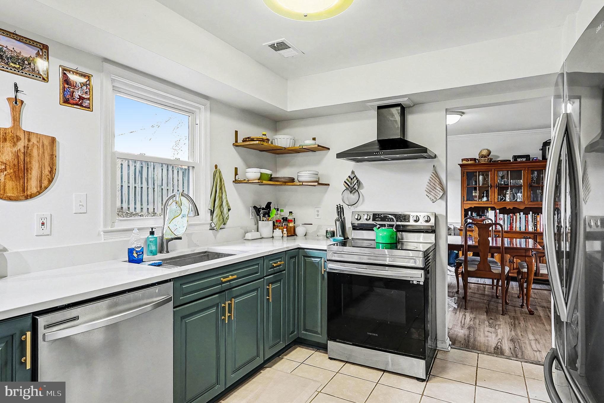 KINGSTON CHASE - Residential