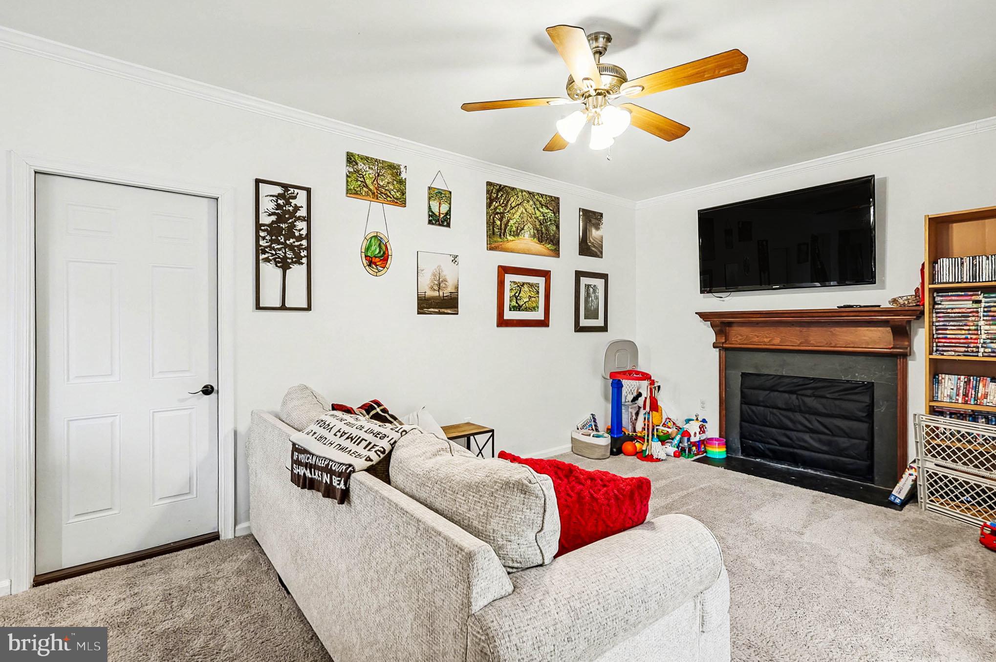 KINGSTON CHASE - Residential