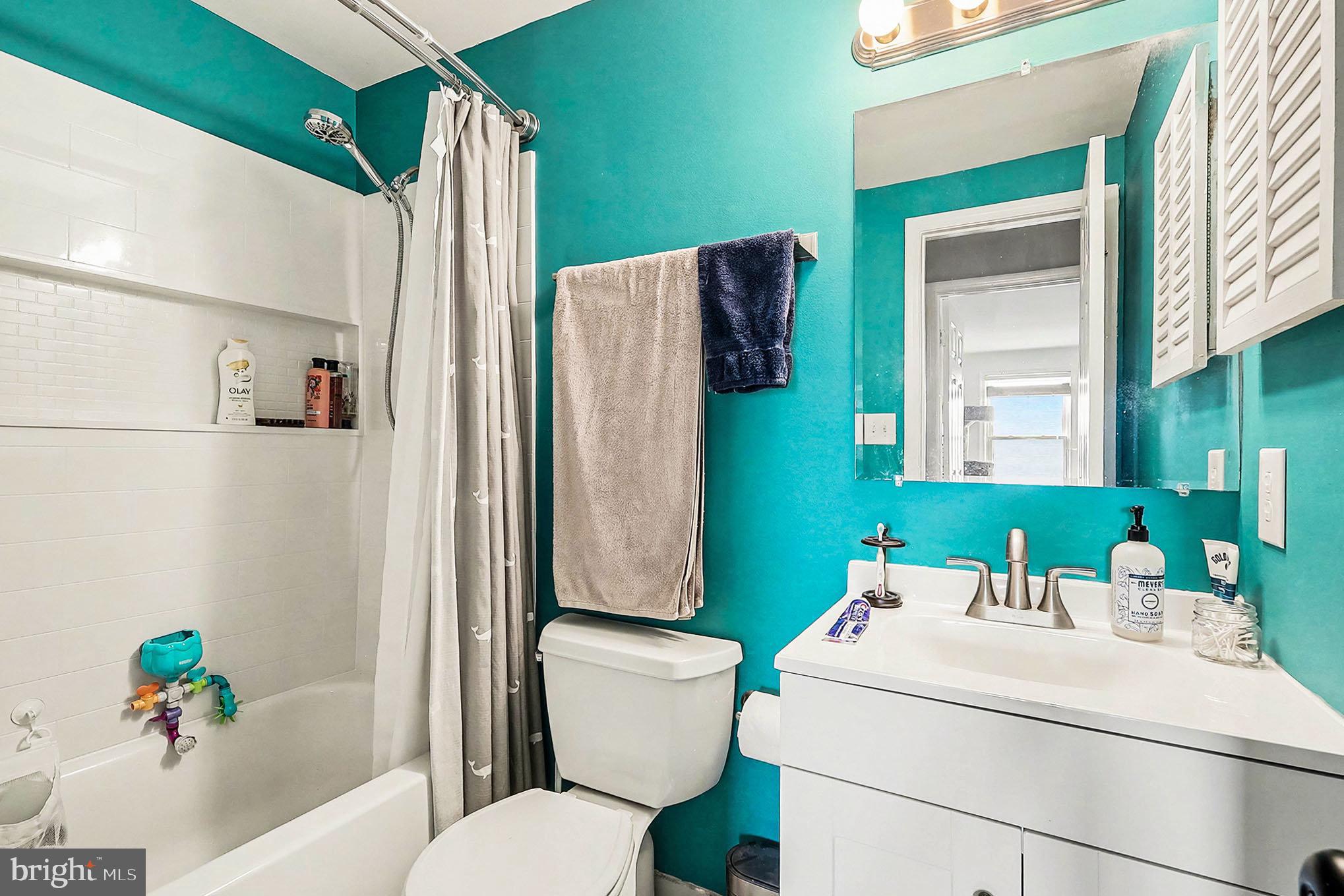 KINGSTON CHASE - Residential