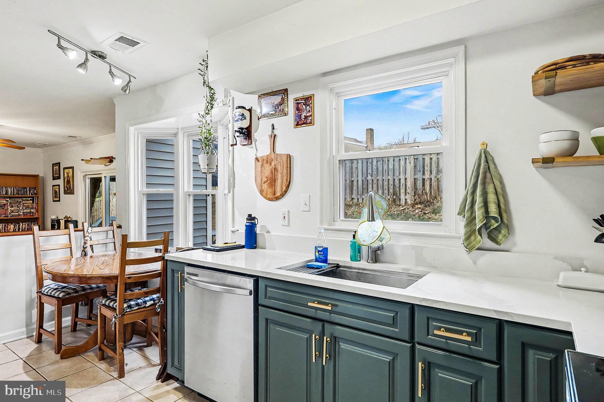 KINGSTON CHASE - Residential