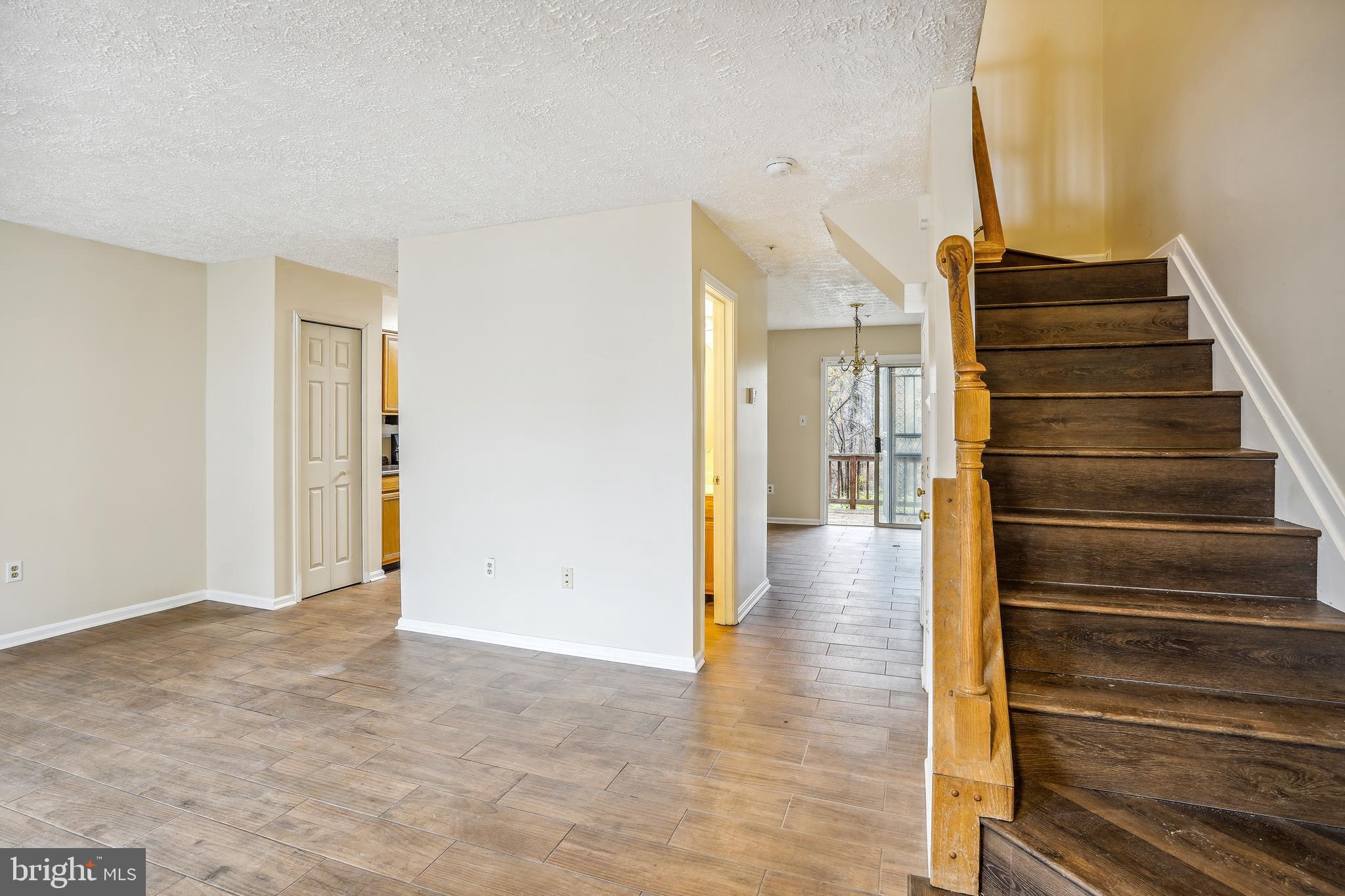 HILL OAKS CONDO PHASE 1- - Residential