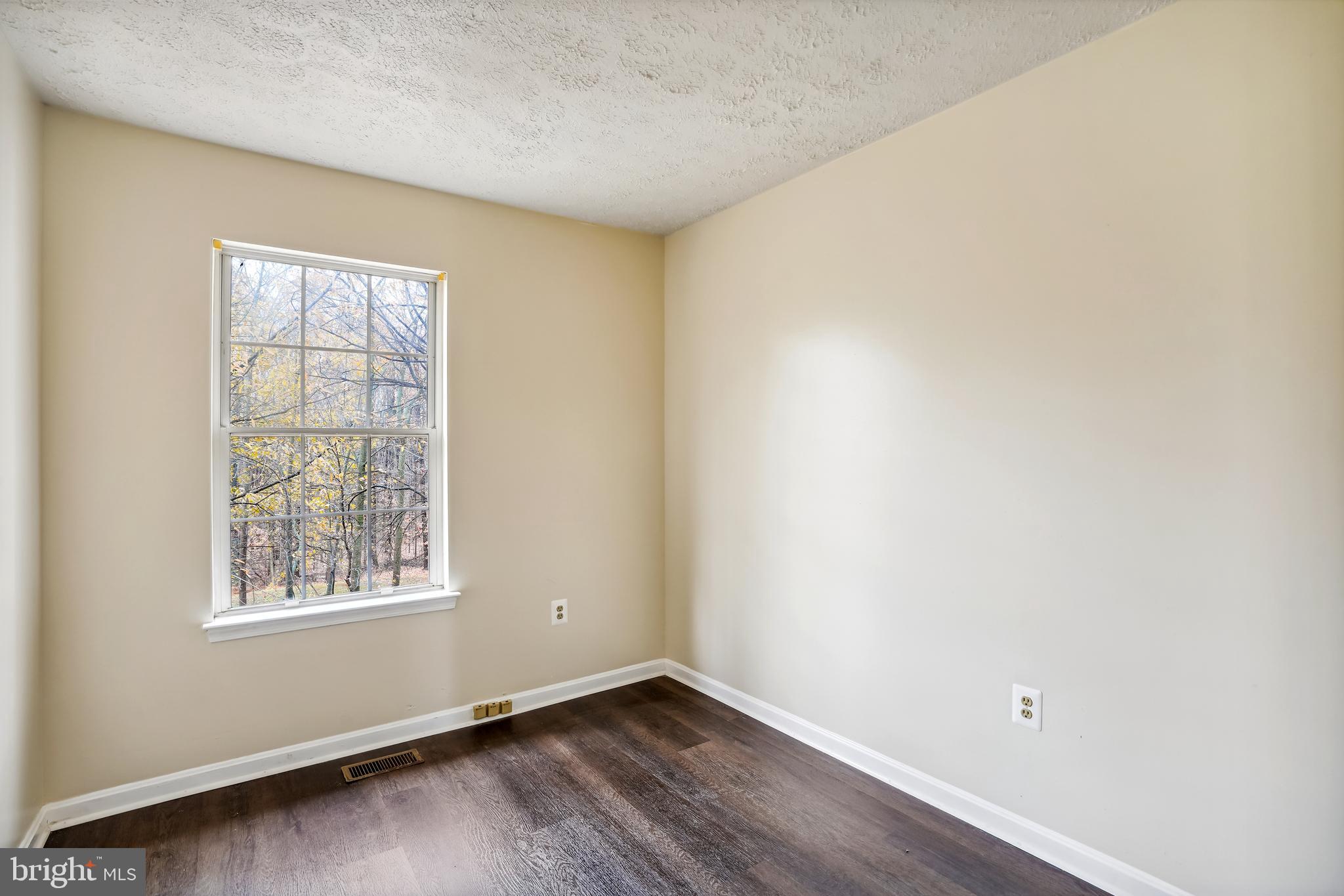 HILL OAKS CONDO PHASE 1- - Residential