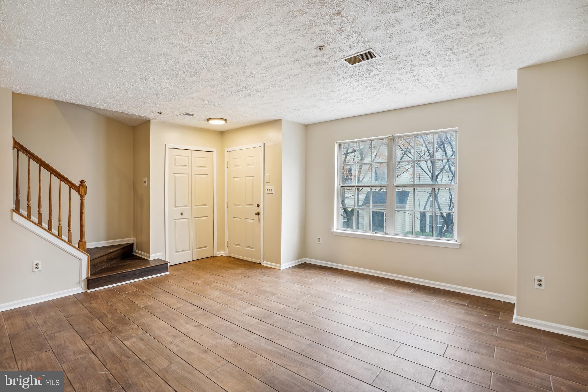 HILL OAKS CONDO PHASE 1- - Residential