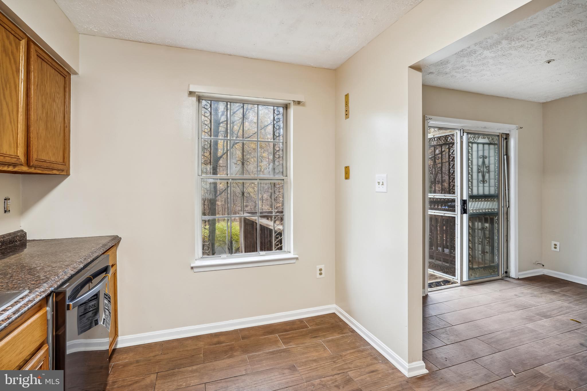 HILL OAKS CONDO PHASE 1- - Residential