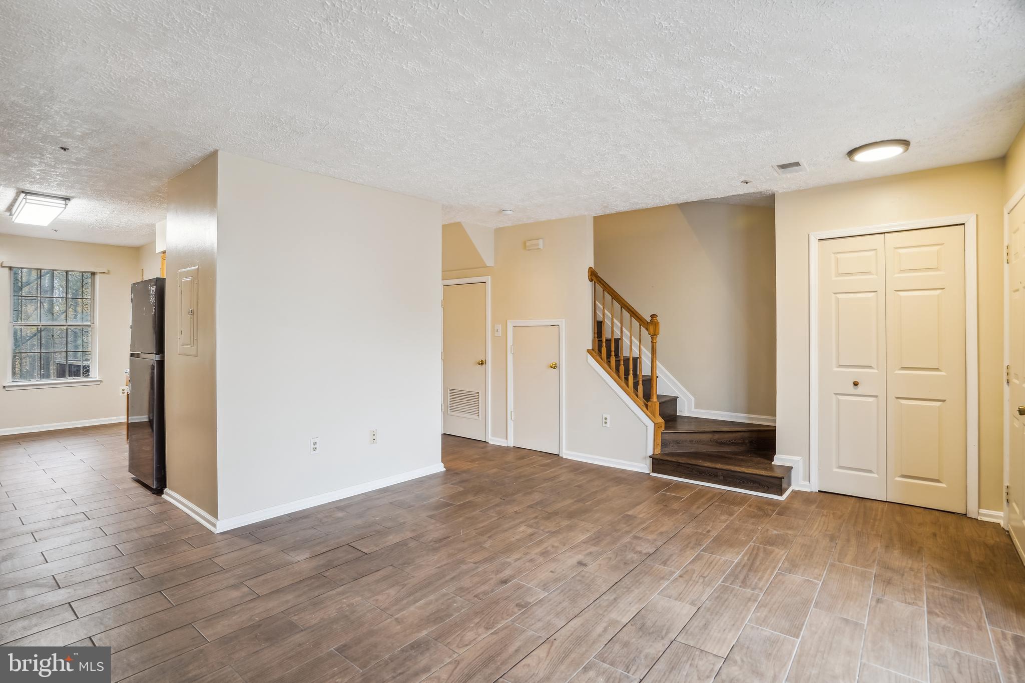 HILL OAKS CONDO PHASE 1- - Residential