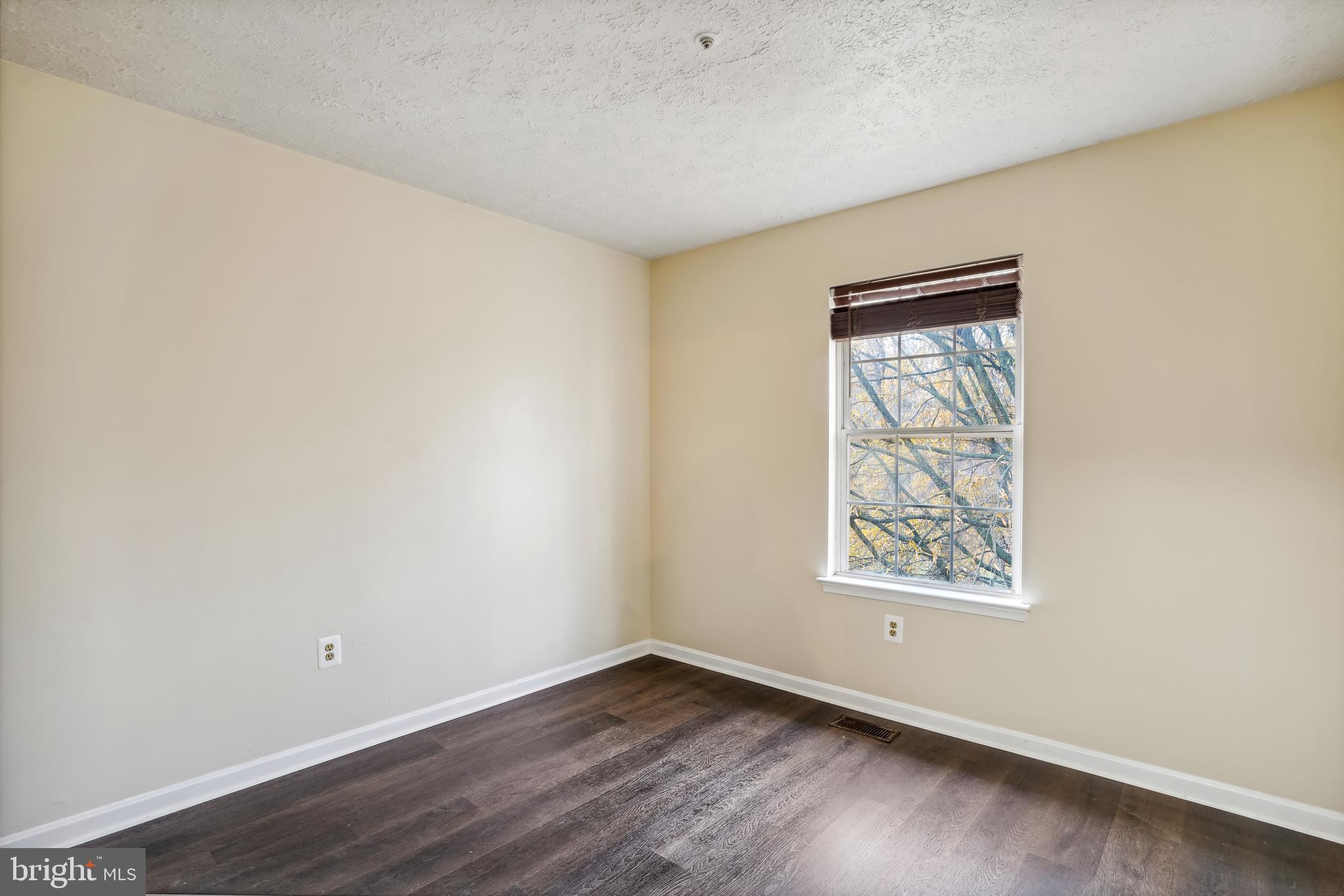 HILL OAKS CONDO PHASE 1- - Residential