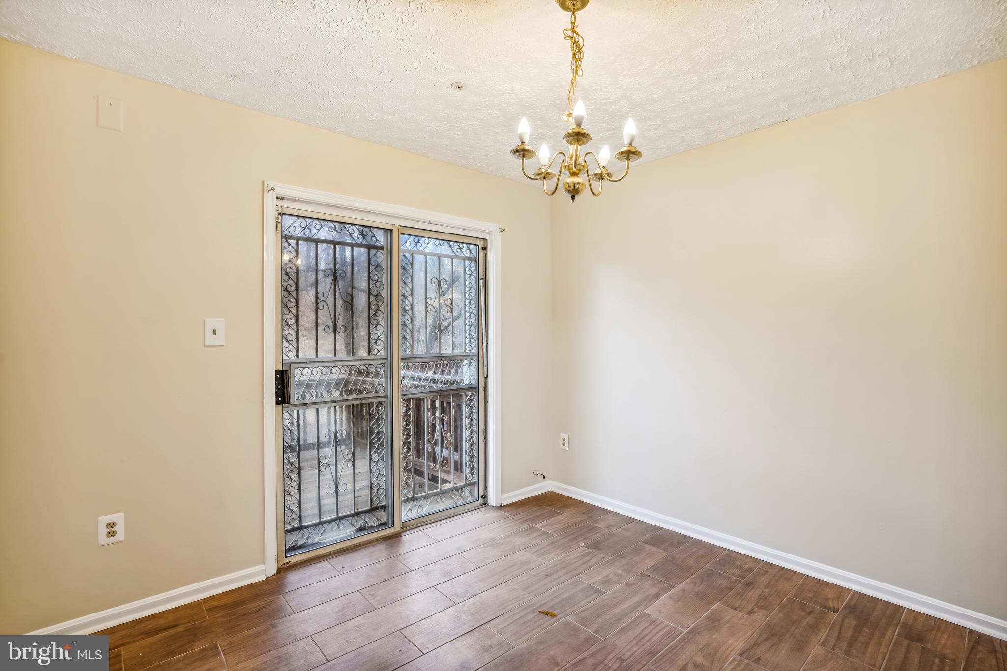 HILL OAKS CONDO PHASE 1- - Residential