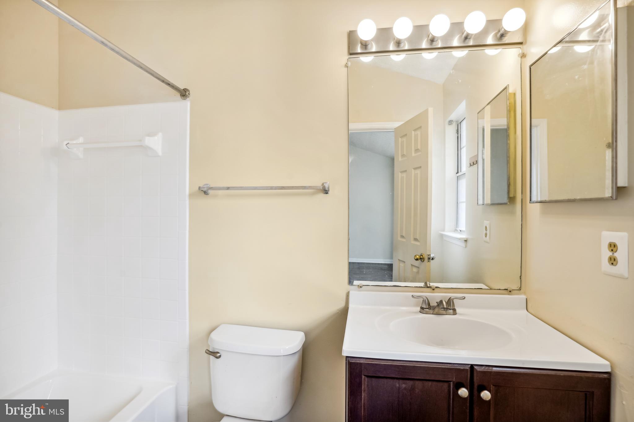 HILL OAKS CONDO PHASE 1- - Residential