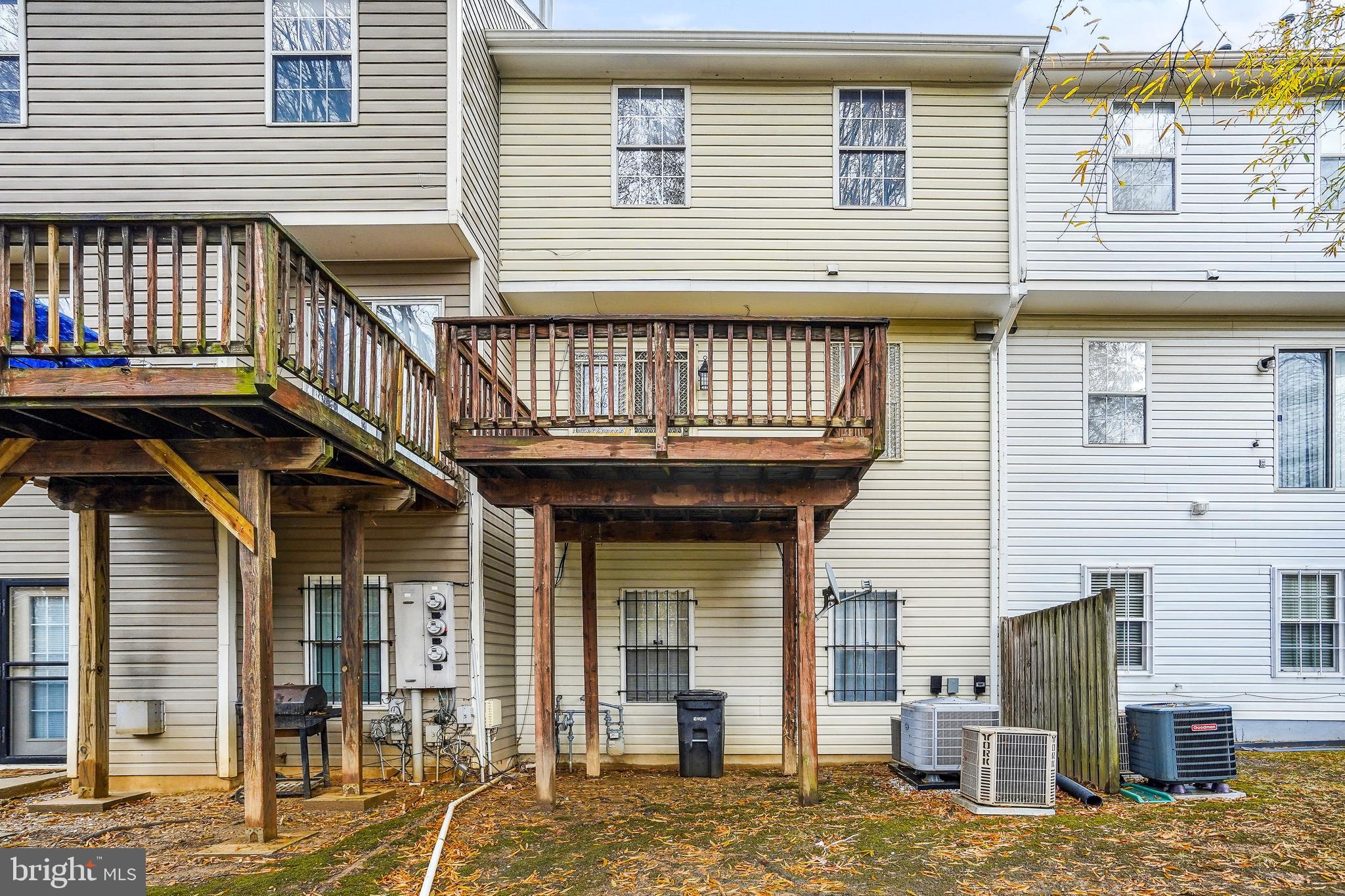 HILL OAKS CONDO PHASE 1- - Residential