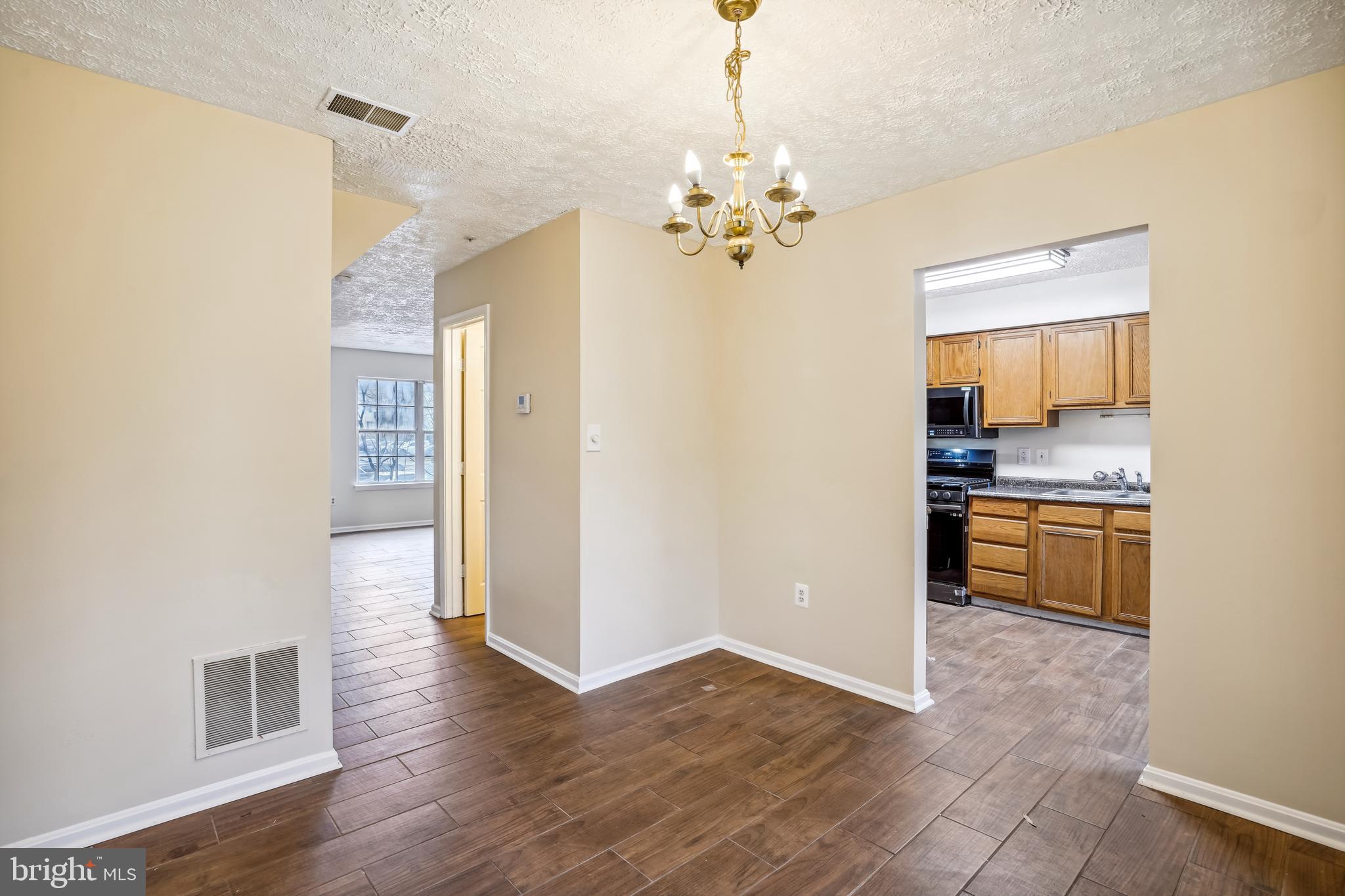 HILL OAKS CONDO PHASE 1- - Residential