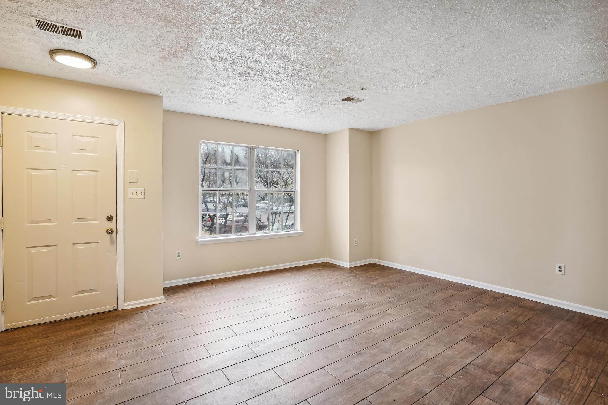 HILL OAKS CONDO PHASE 1- - Residential