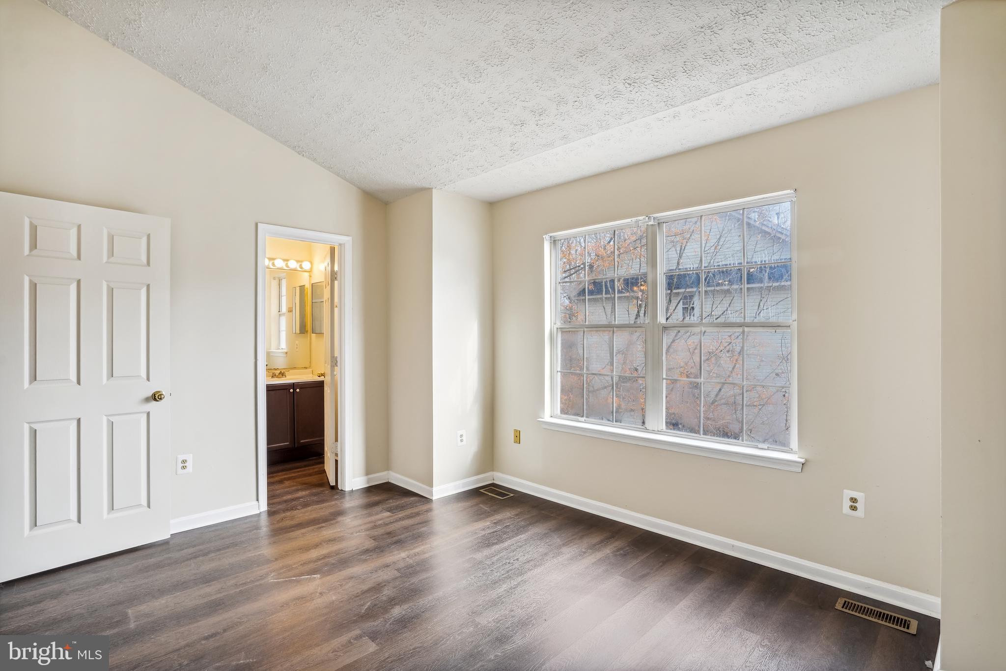 HILL OAKS CONDO PHASE 1- - Residential