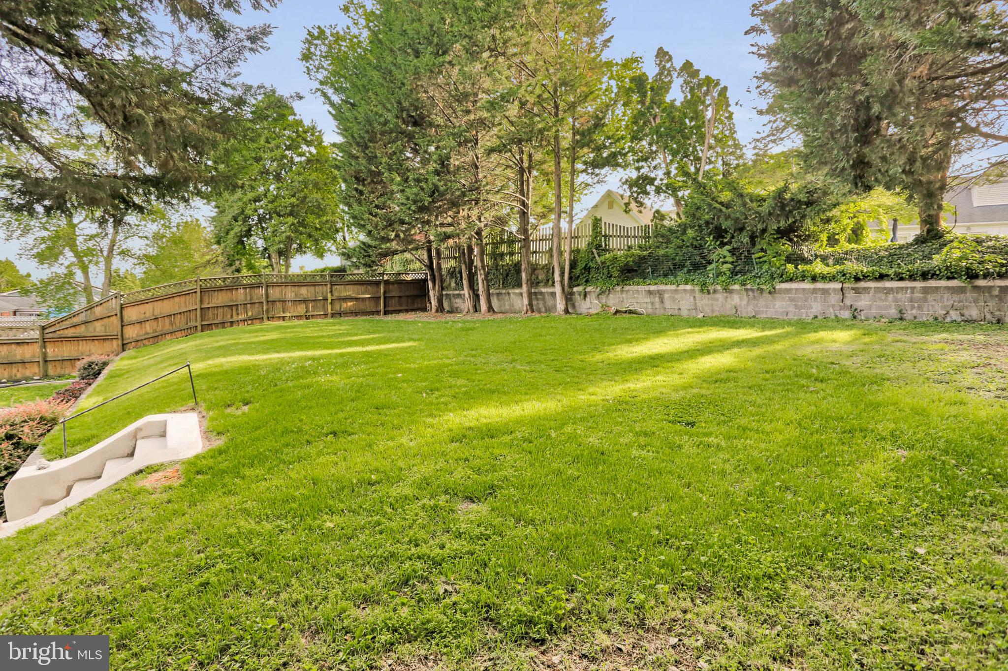 COLONIAL GARDENS - Residential