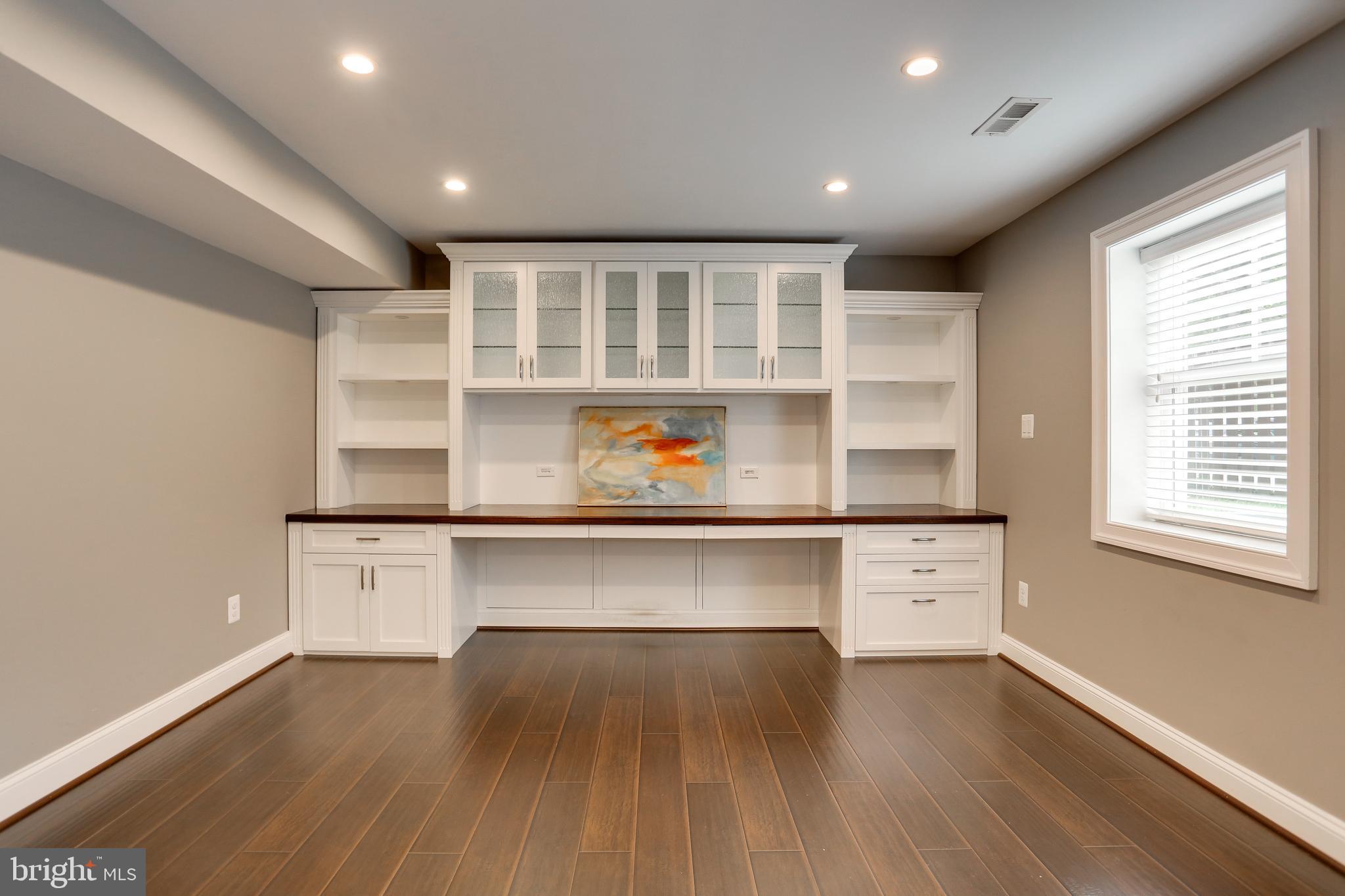 OVER LEE KNOLLS - Residential