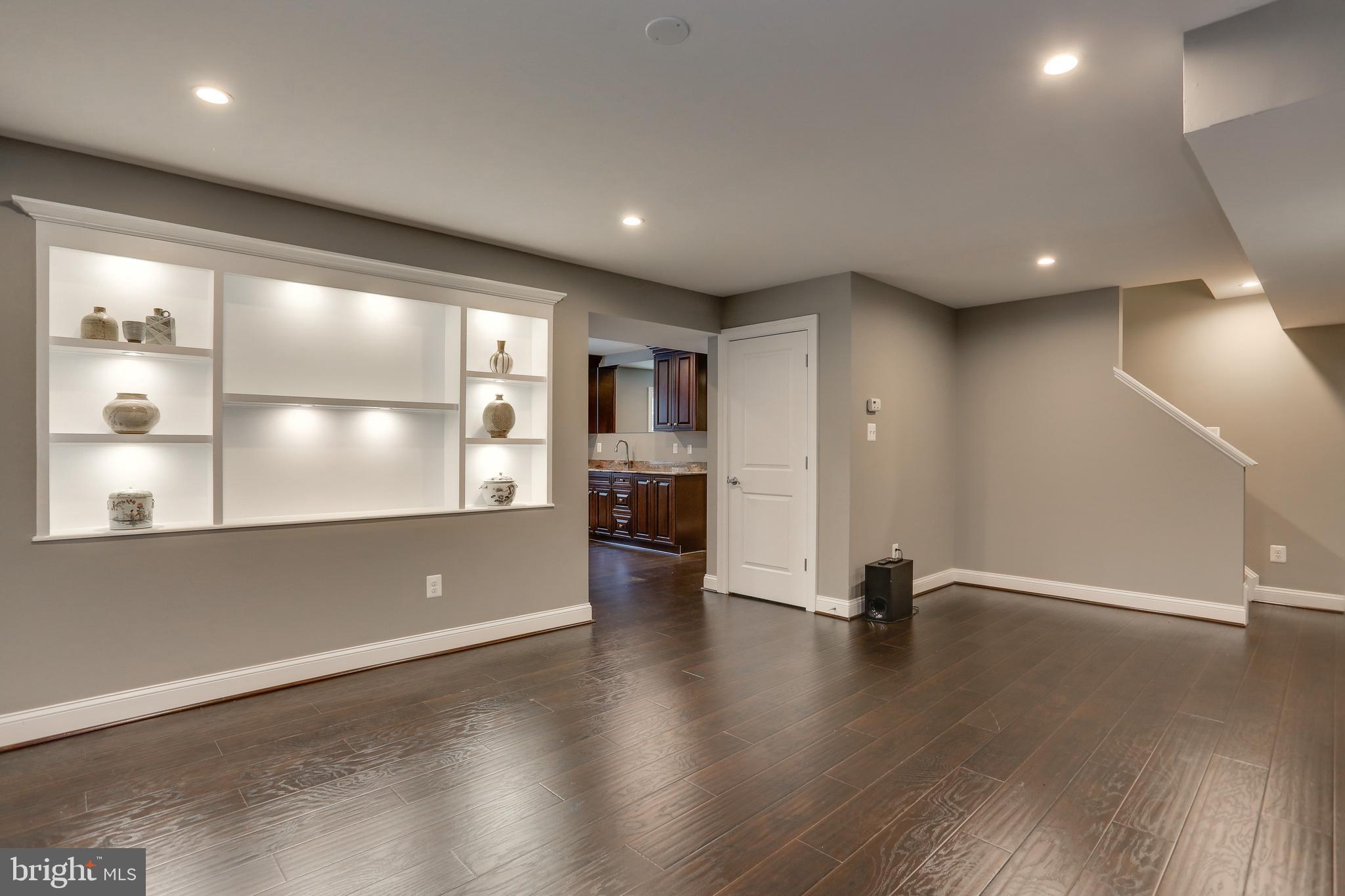 OVER LEE KNOLLS - Residential