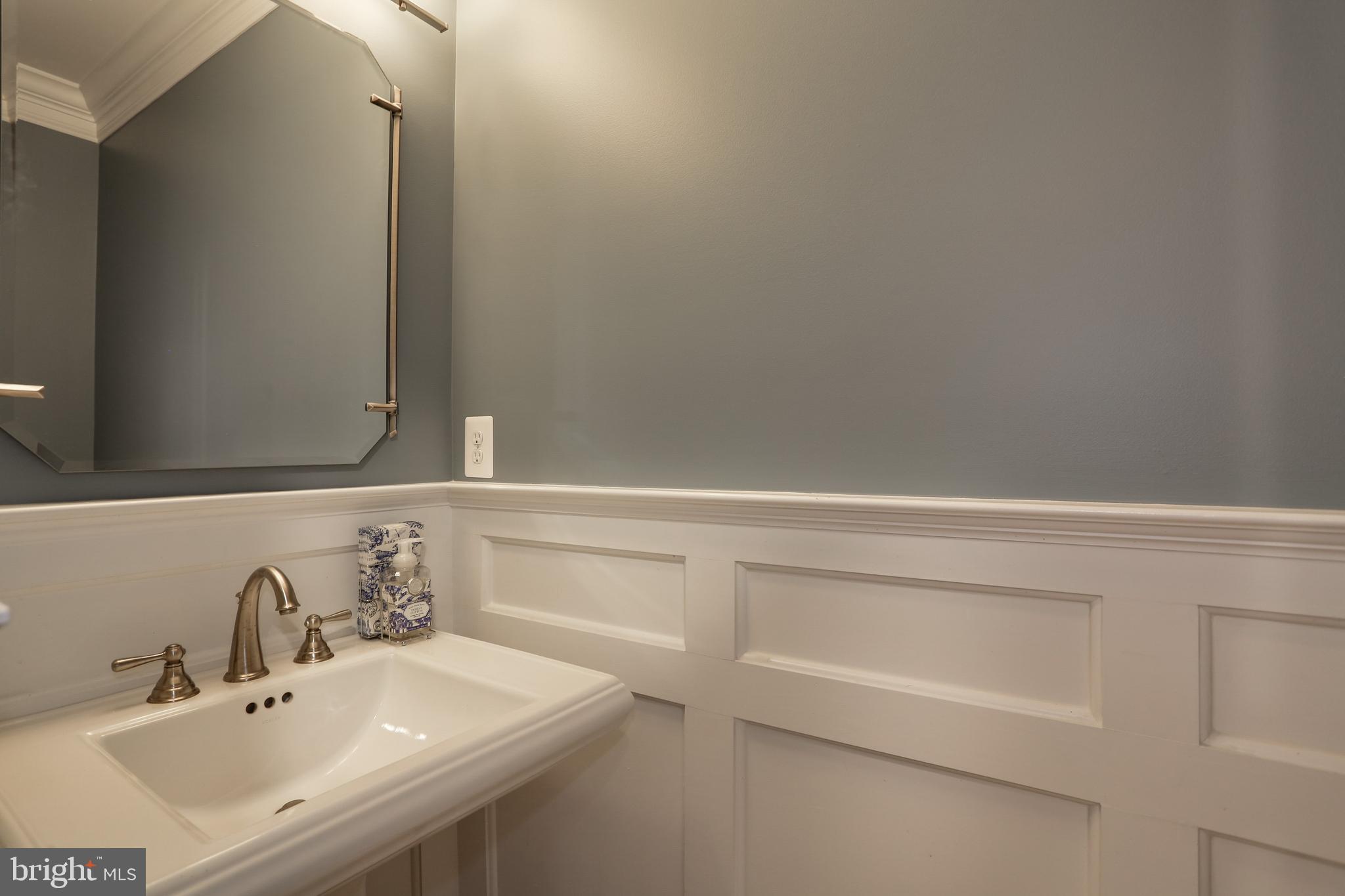 OVER LEE KNOLLS - Residential