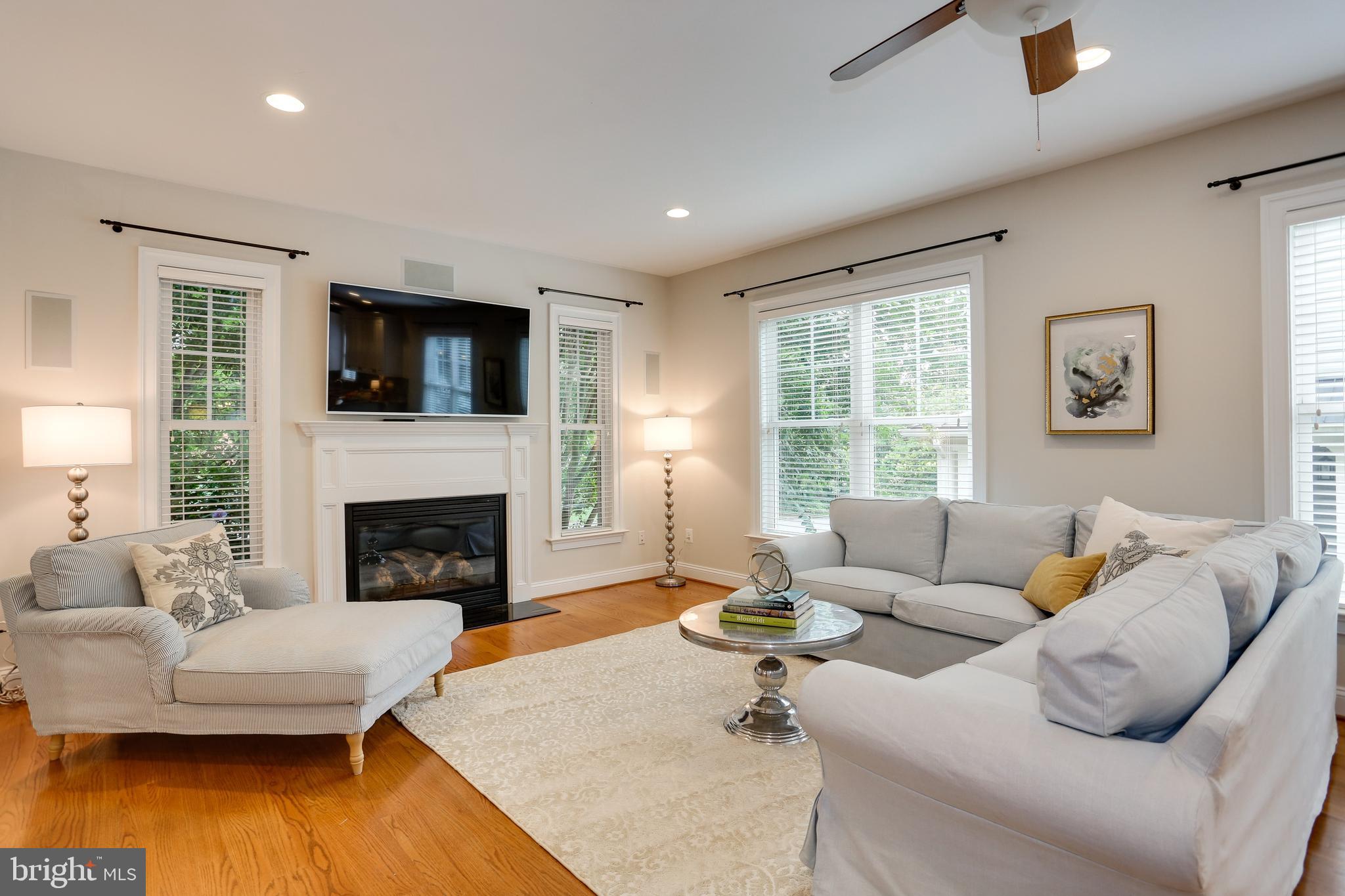 OVER LEE KNOLLS - Residential