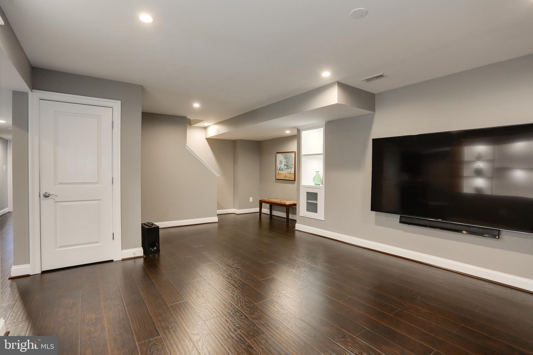 OVER LEE KNOLLS - Residential