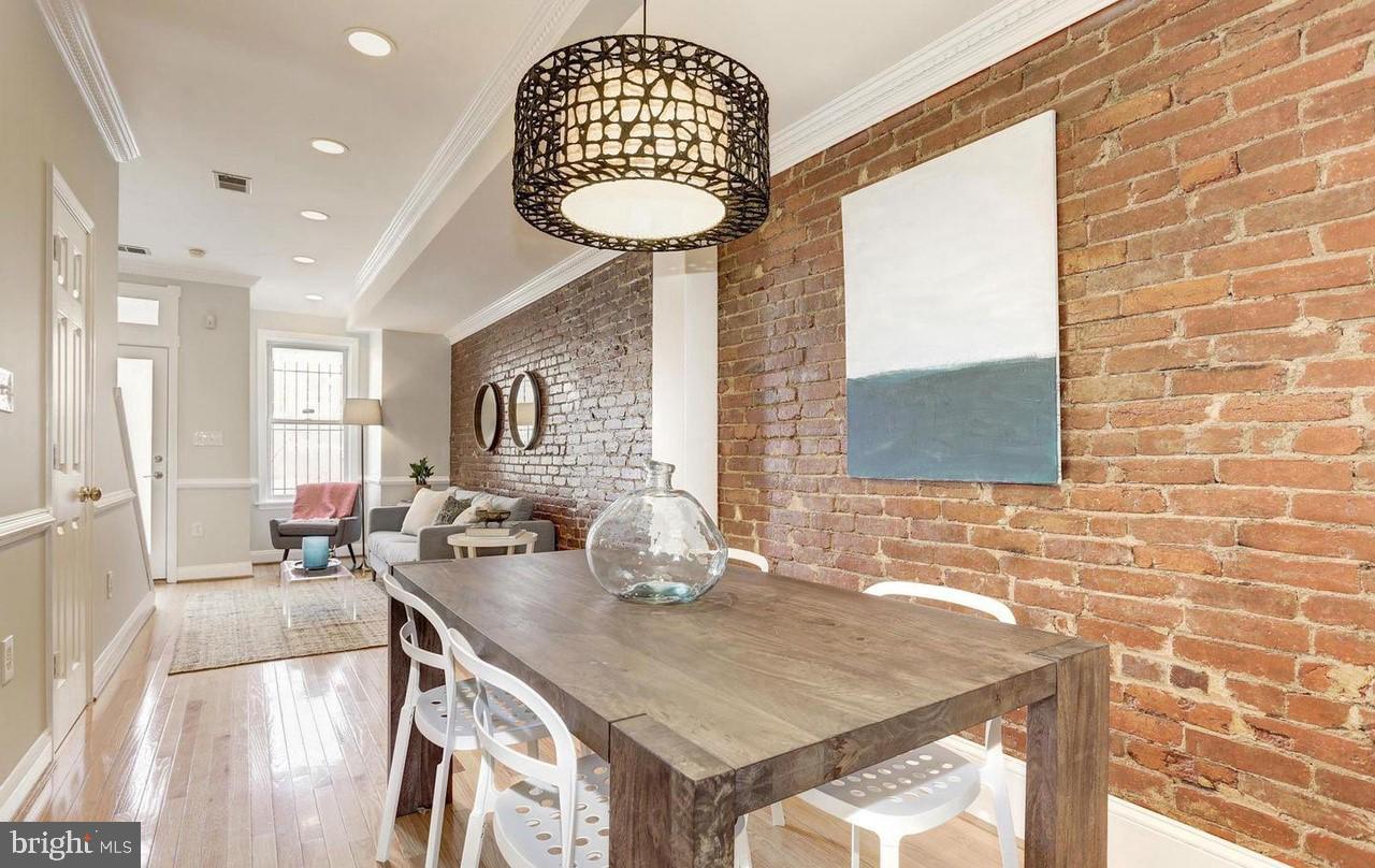 1010 W NW