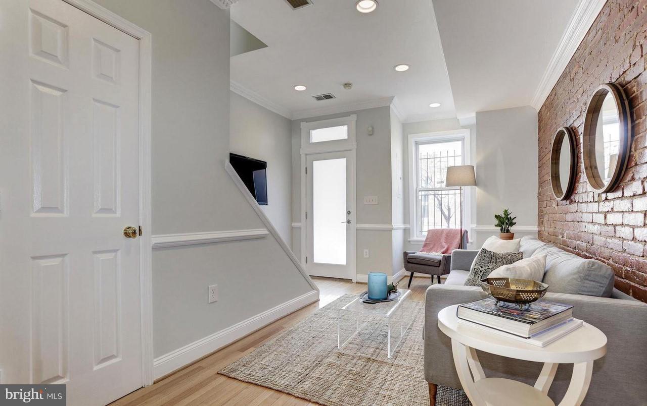 1010 W NW