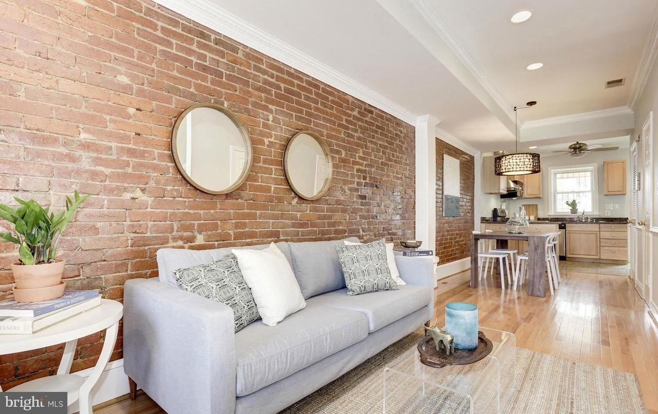 1010 W NW