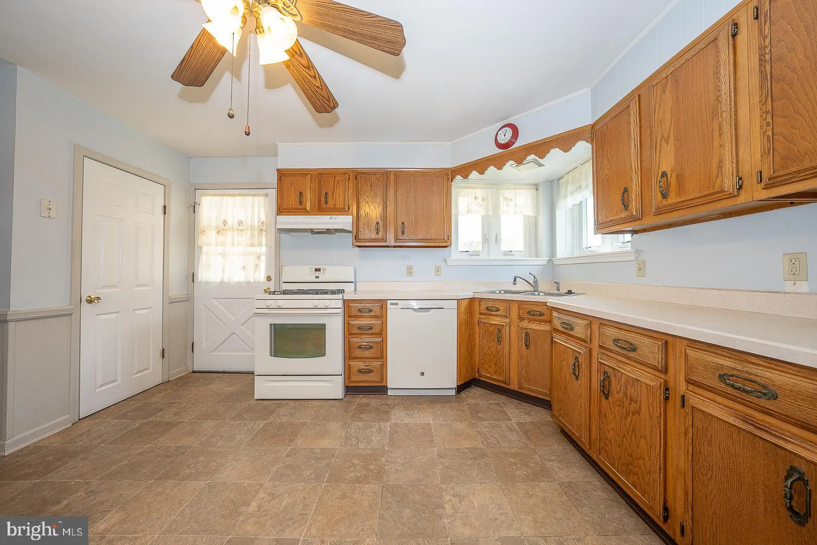 Downingtown, Pennsylvania 19335, United States, 4 Bedrooms Bedrooms, ,2 BathroomsBathrooms,Residential,Active,97498