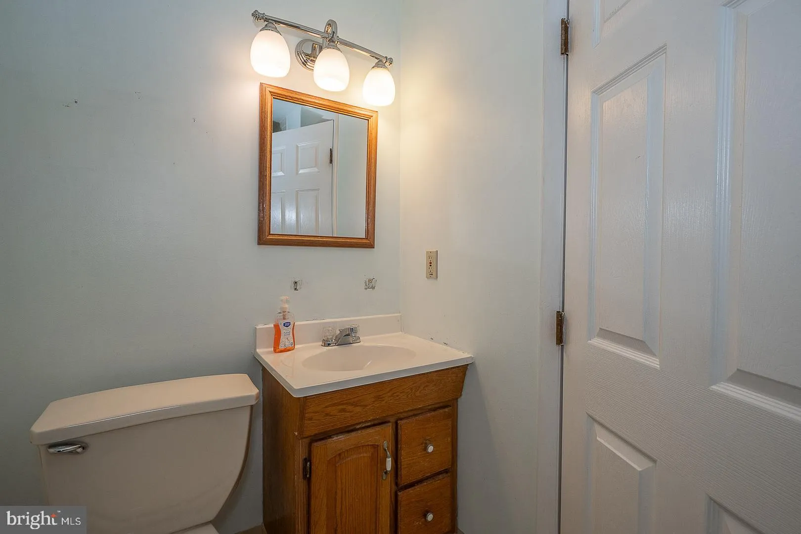 Downingtown, Pennsylvania 19335, United States, 4 Bedrooms Bedrooms, ,2 BathroomsBathrooms,Residential,Active,97498