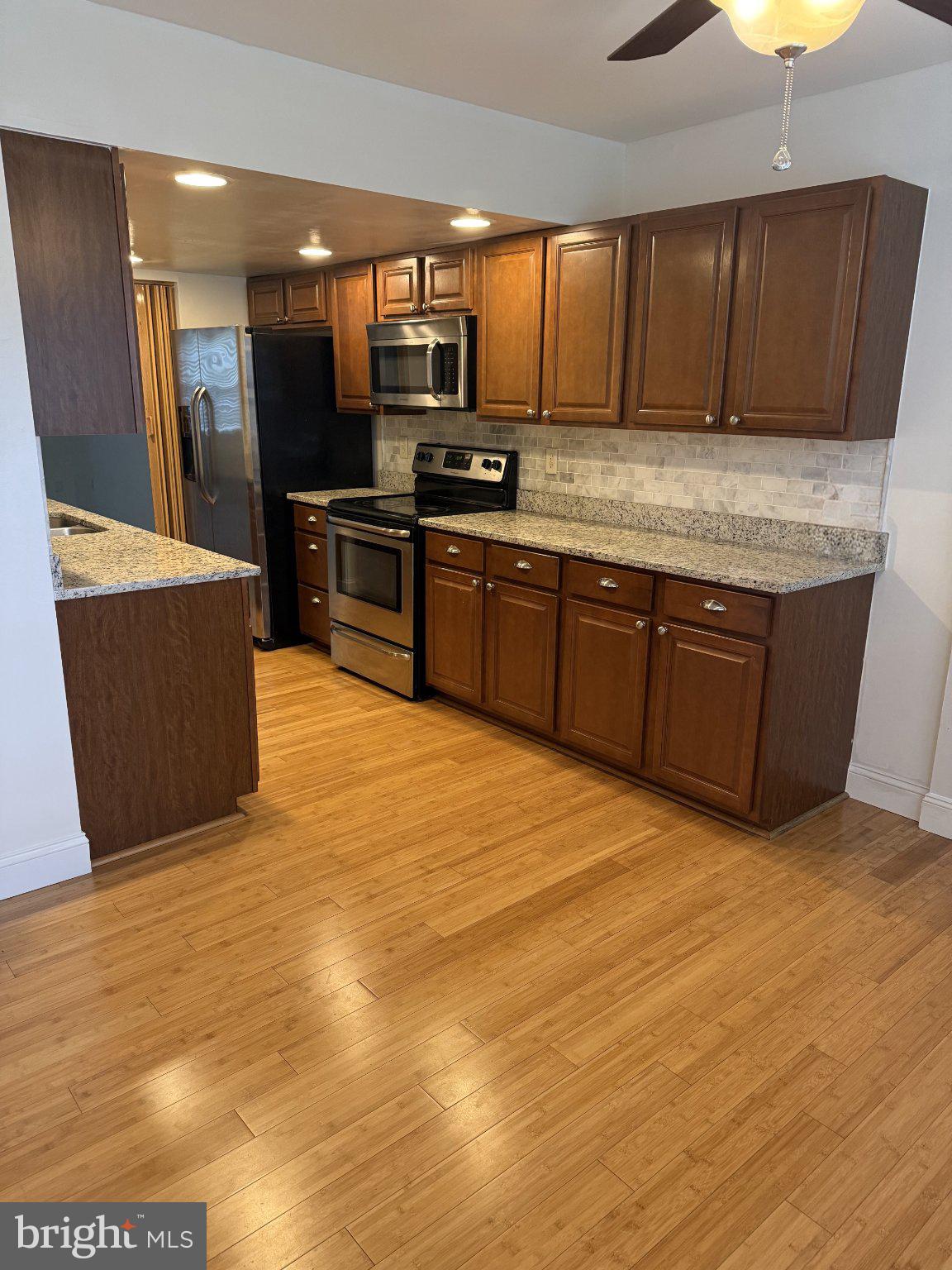 29595 DUTCHMANS LANE 702