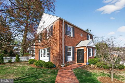 Photo of 3015 Legation Street NW, WASHINGTON, DC 20015 (MLS # DCDC2252414)