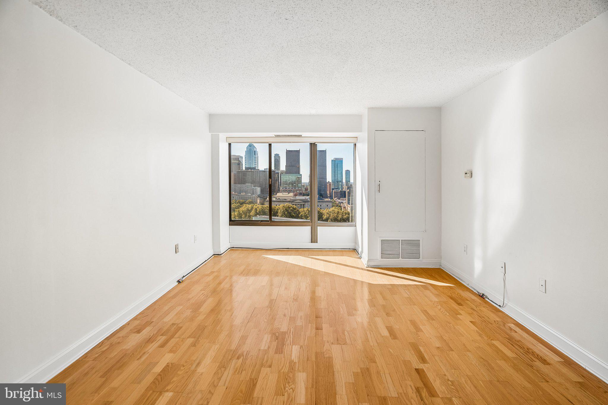 2001 HAMILTON STREET 1824