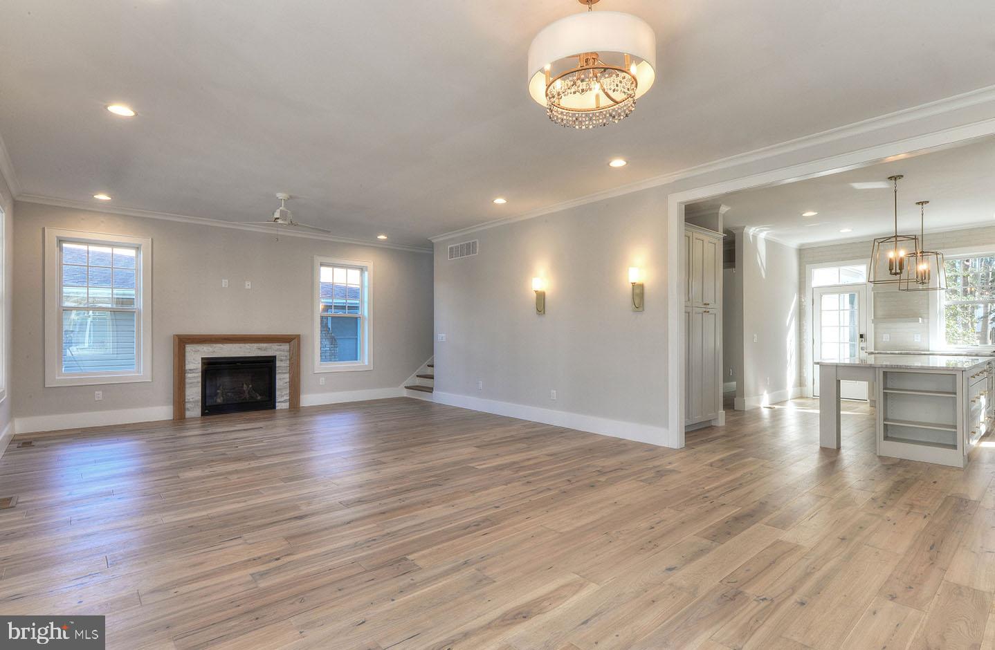 COUNTRY CLUB ESTATES - Residential