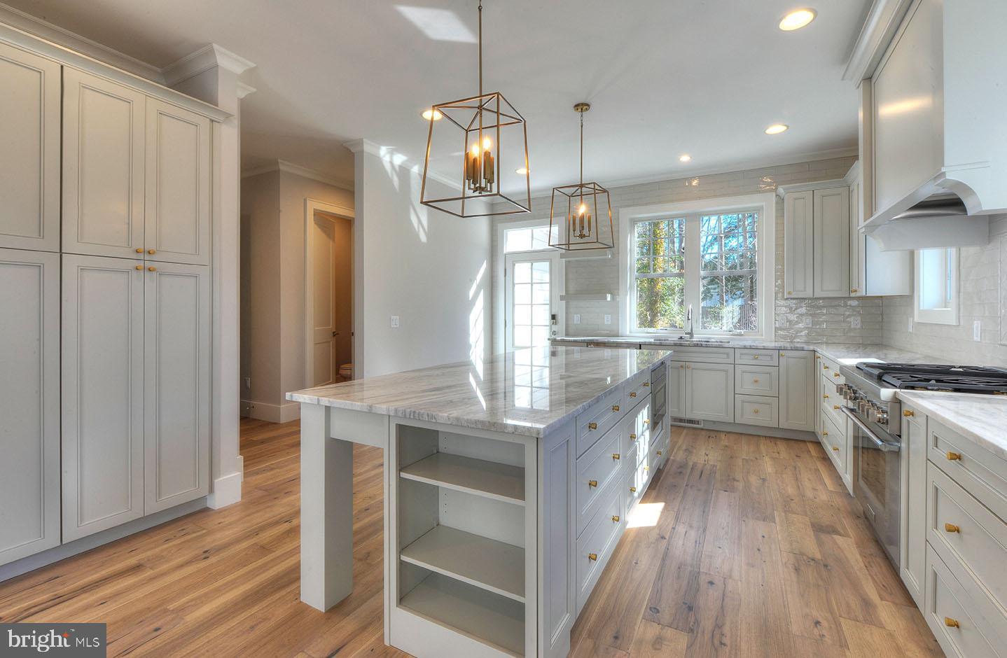 COUNTRY CLUB ESTATES - Residential