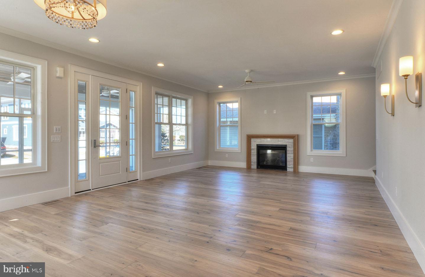 COUNTRY CLUB ESTATES - Residential