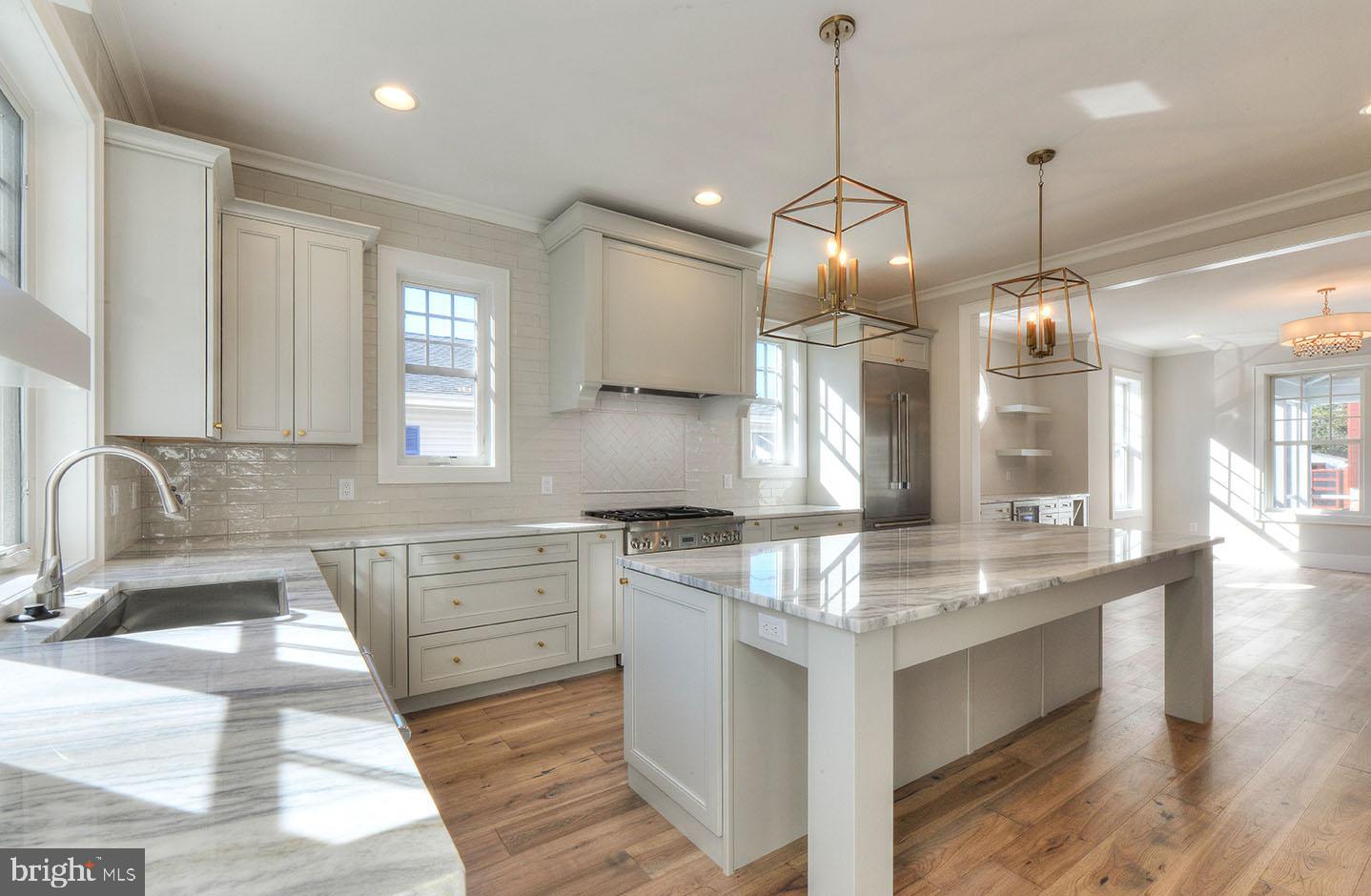 COUNTRY CLUB ESTATES - Residential