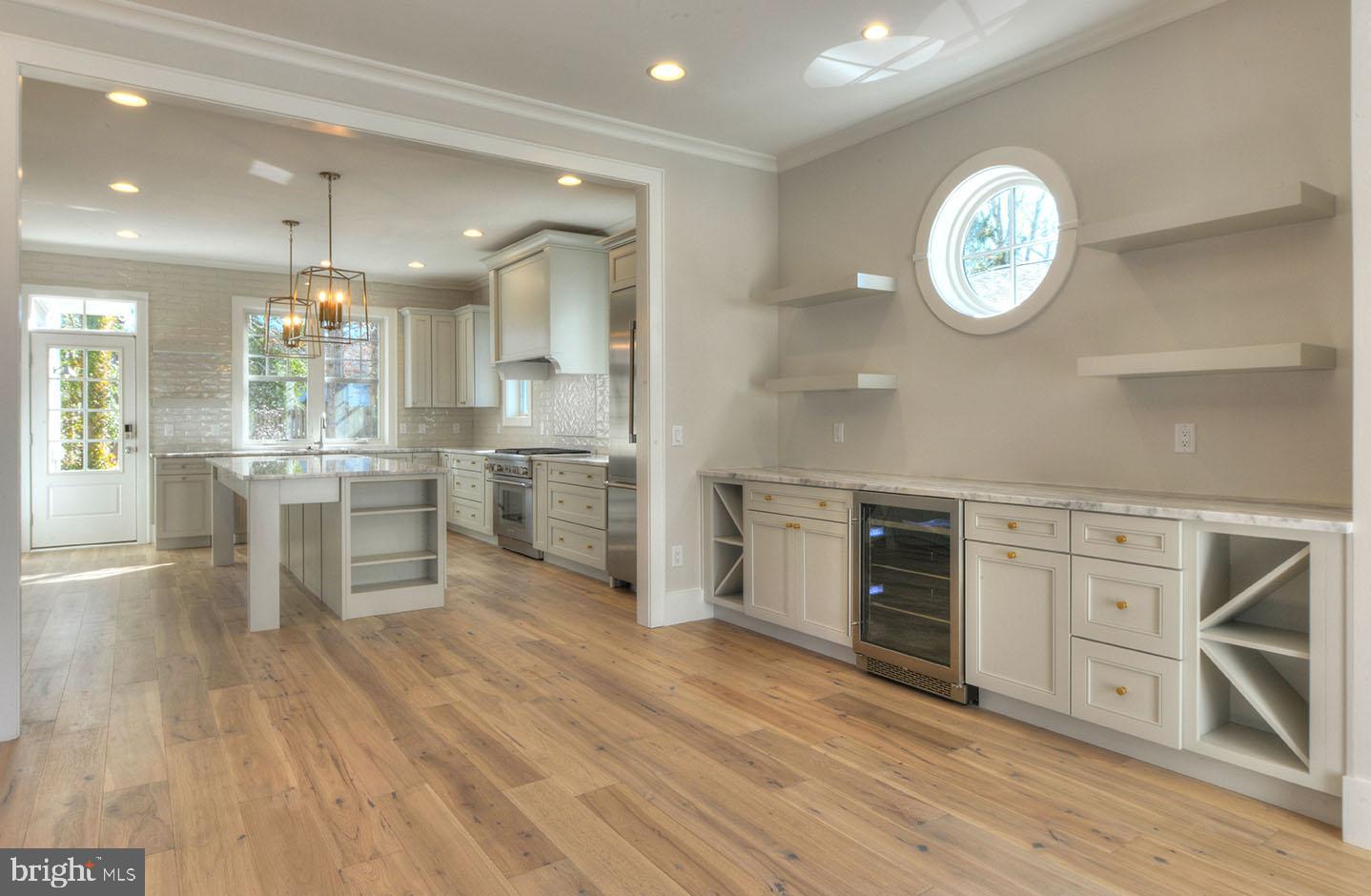 COUNTRY CLUB ESTATES - Residential