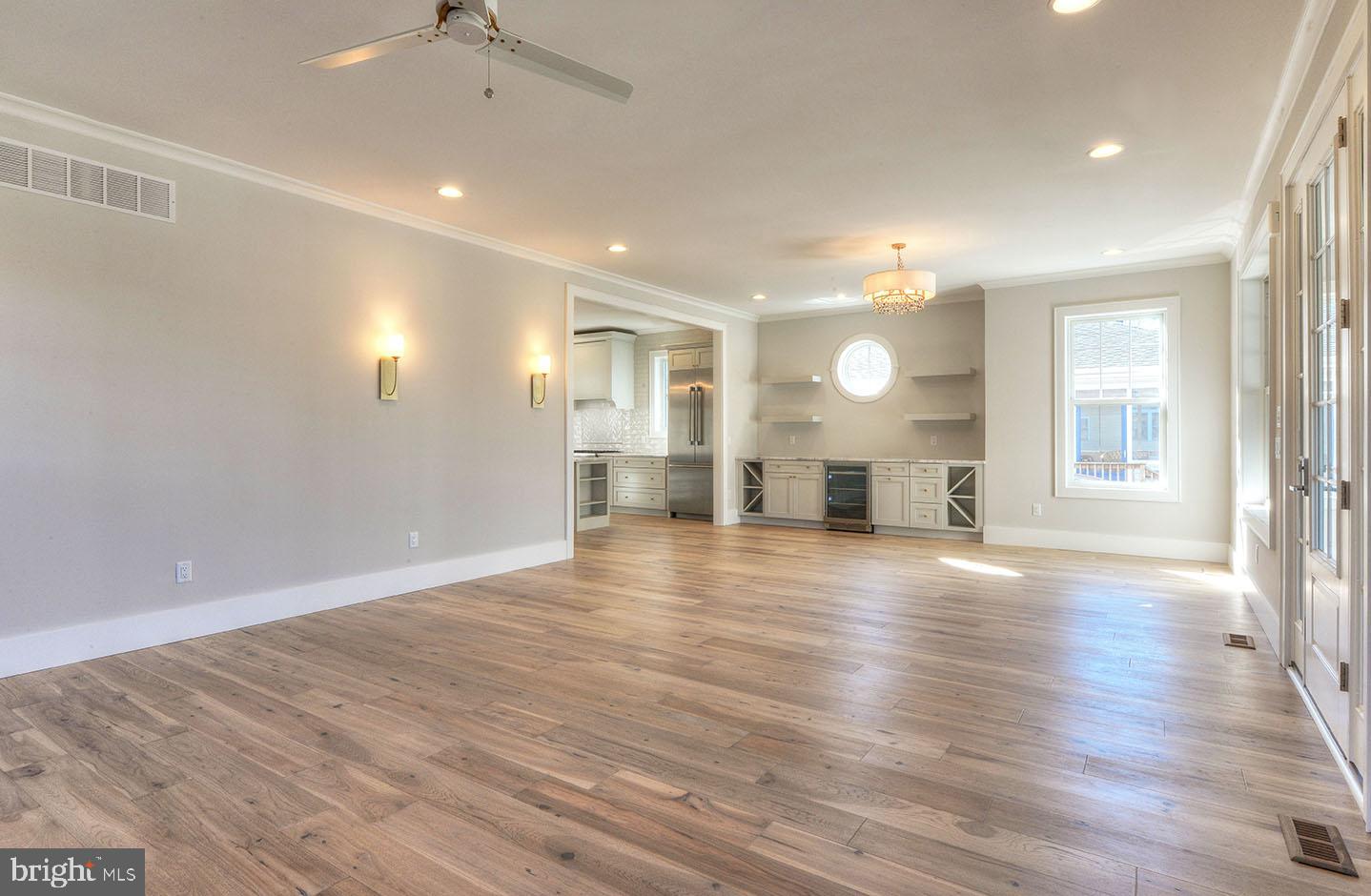 COUNTRY CLUB ESTATES - Residential