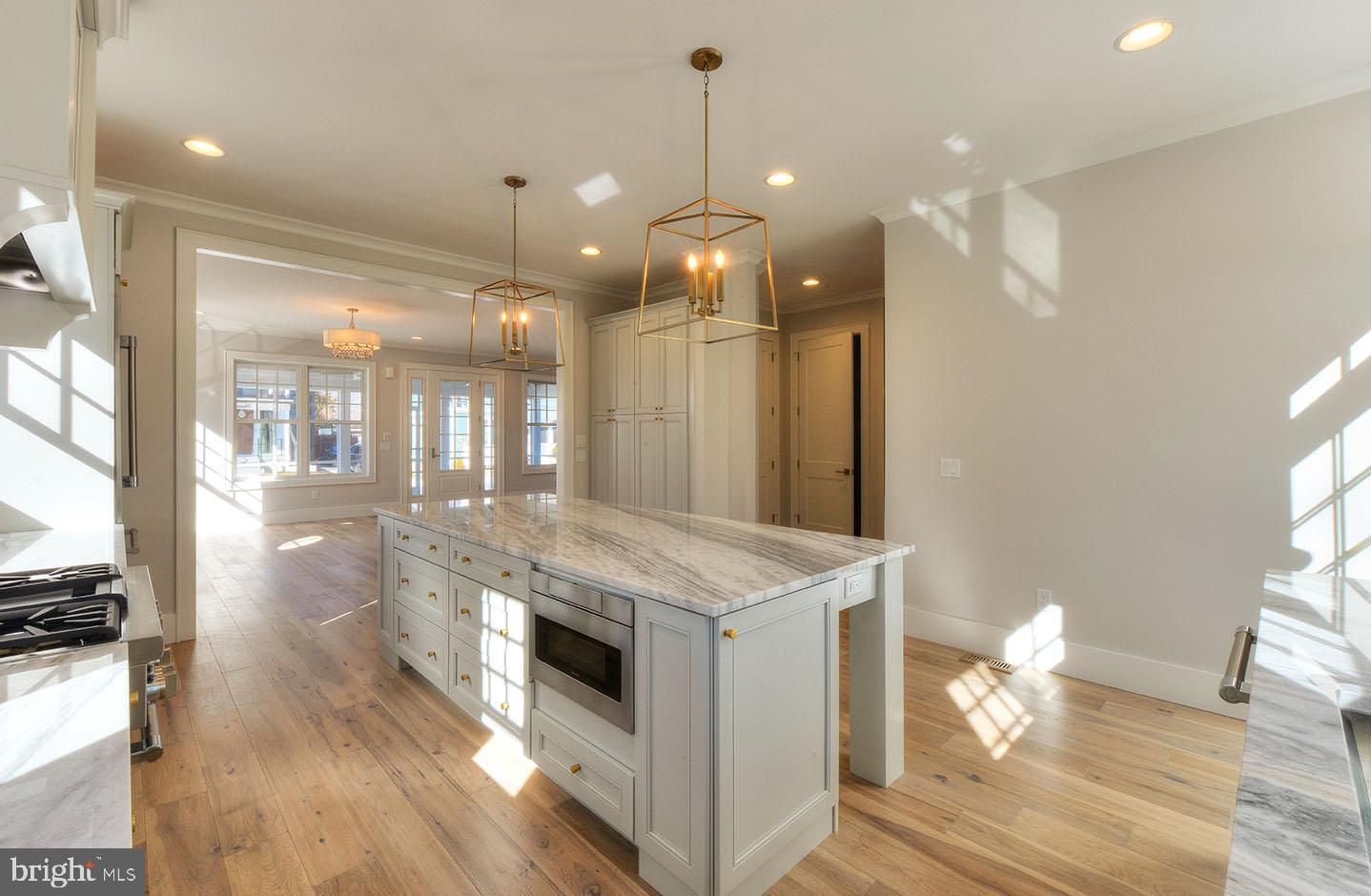 COUNTRY CLUB ESTATES - Residential