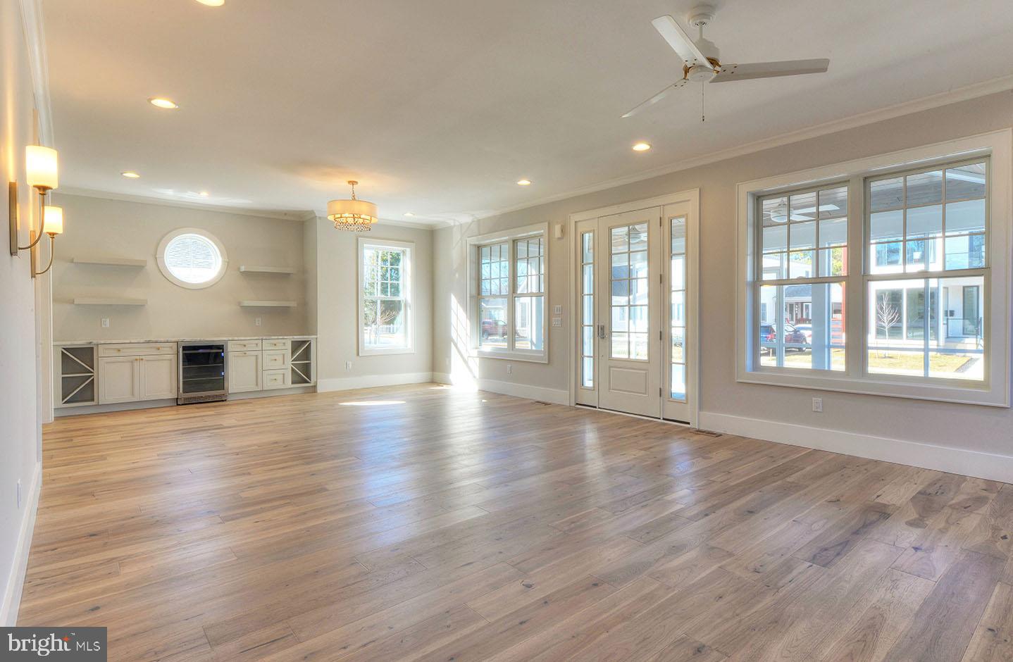 COUNTRY CLUB ESTATES - Residential