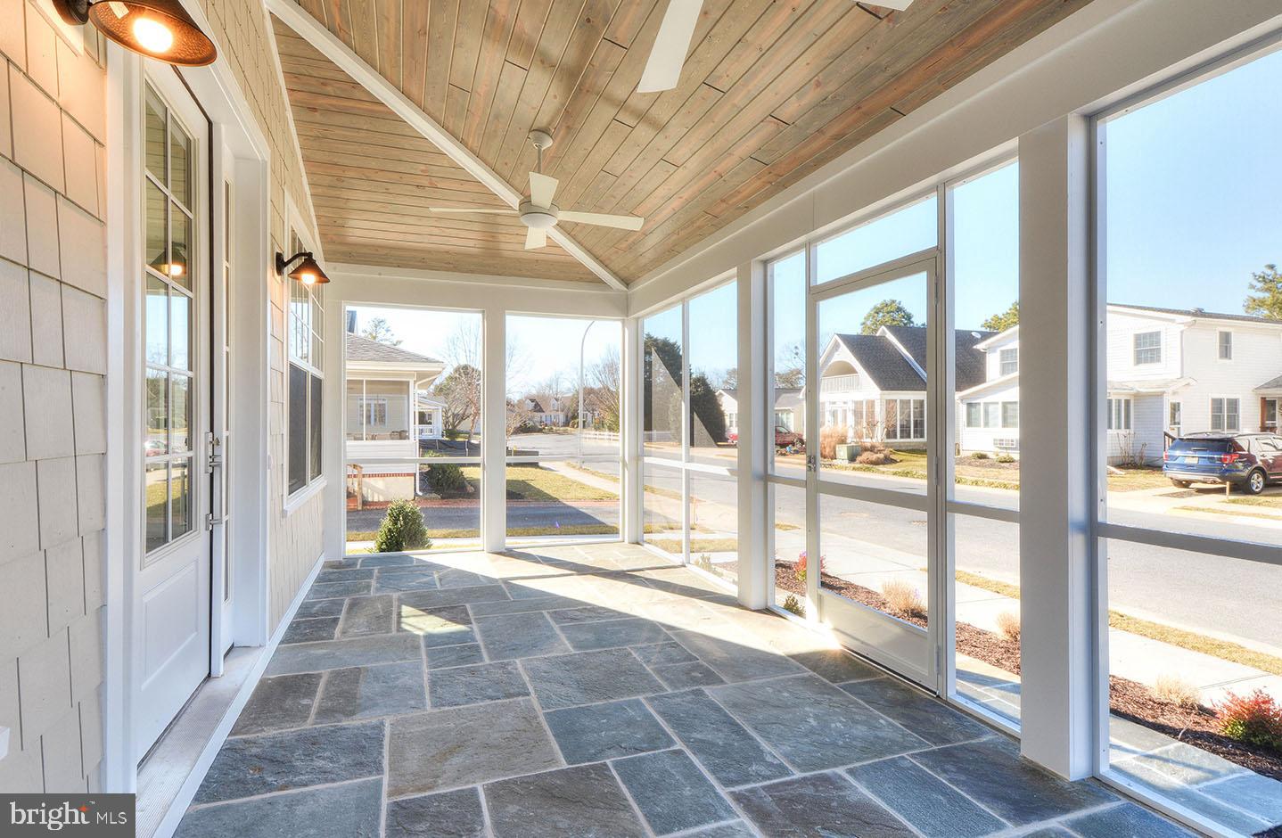 COUNTRY CLUB ESTATES - Residential