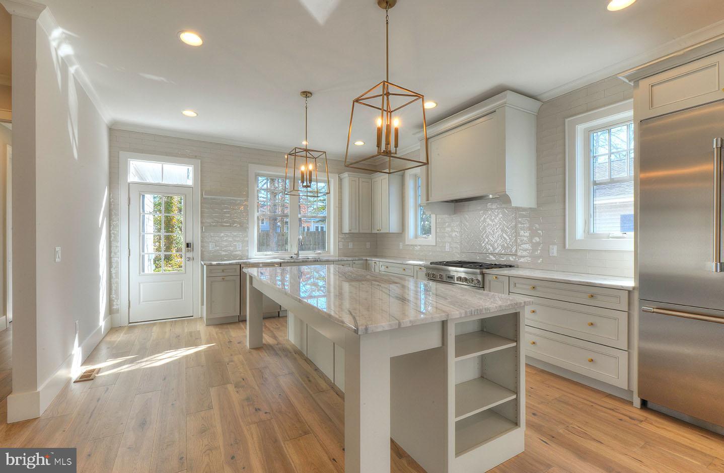 COUNTRY CLUB ESTATES - Residential