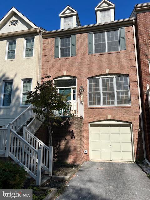 LUXURY TOWNHOME IN ROCKVILLE. CLOSE TO METRO AND ROCKVILLE TOWN CENTER, SHOPPING, RESTAURANT & THEATER. FORMAL LIVING & DINING ROOMS WITH HARDWOOD FLOOR, 9FT CEILINGS, LUXURY MASTER BATH, SKYLIGHTS, VAULTED CEILINGS, BREAKFAST ROOM WITH STONE FIREPLACE, CERAMIC IN BATHS, WALKOUT PATIO.
