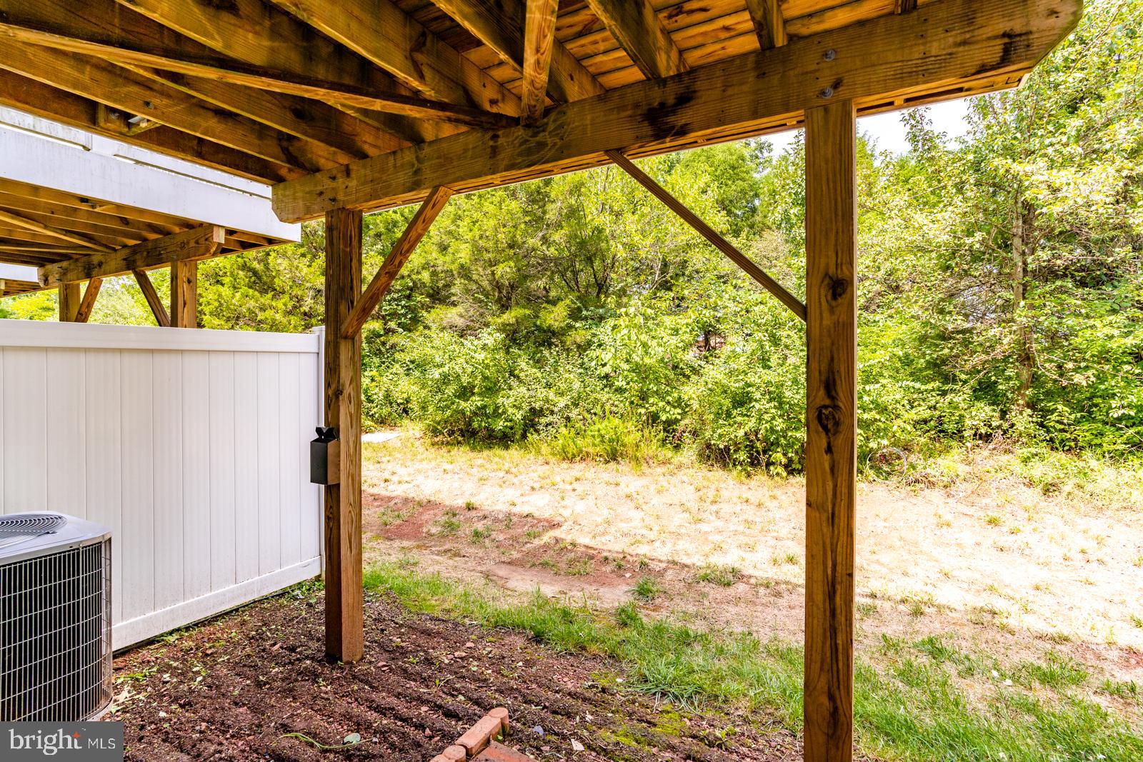 HERITAGE CROSSING CONDOMINIUM - Residential Lease