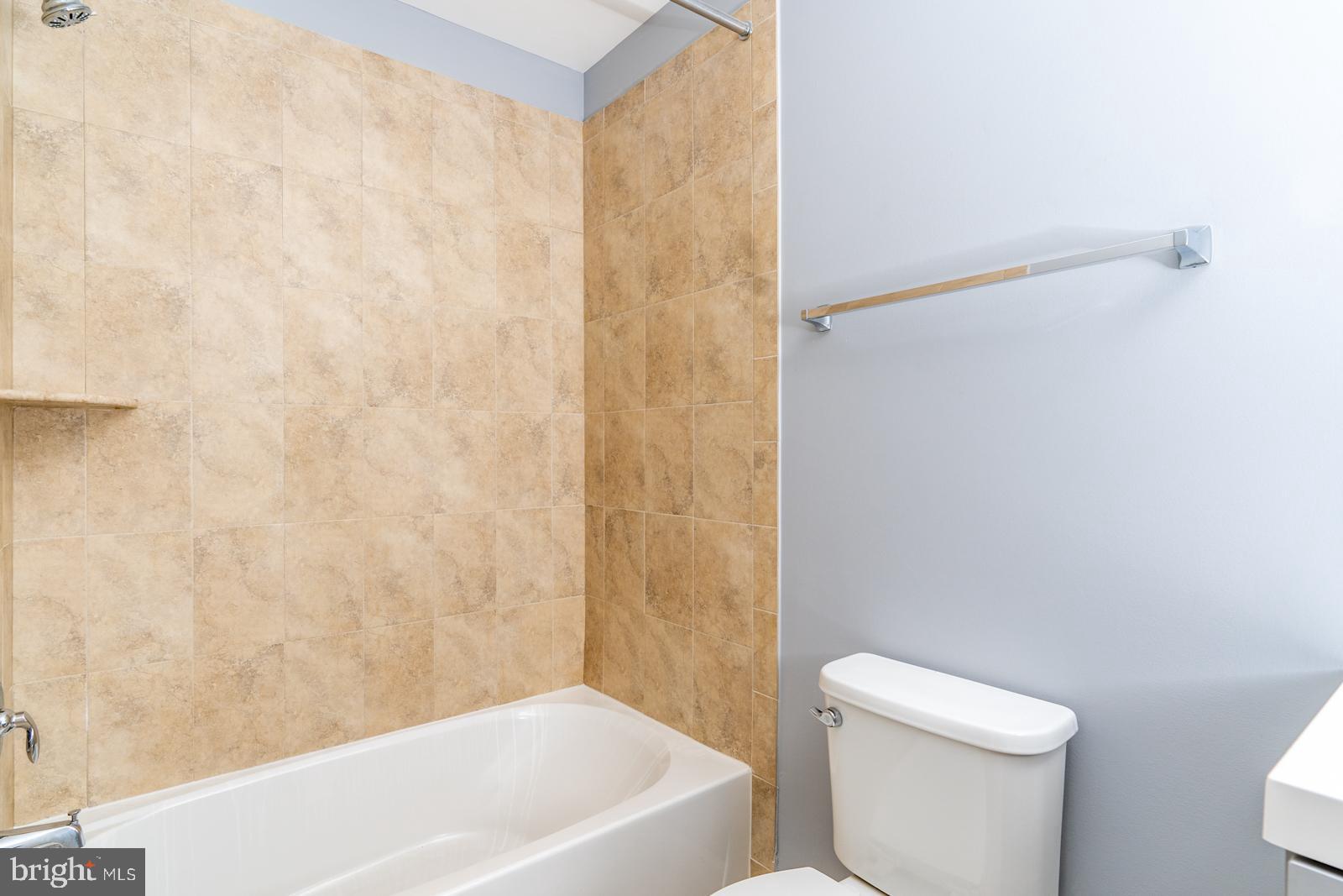 HERITAGE CROSSING CONDOMINIUM - Residential Lease