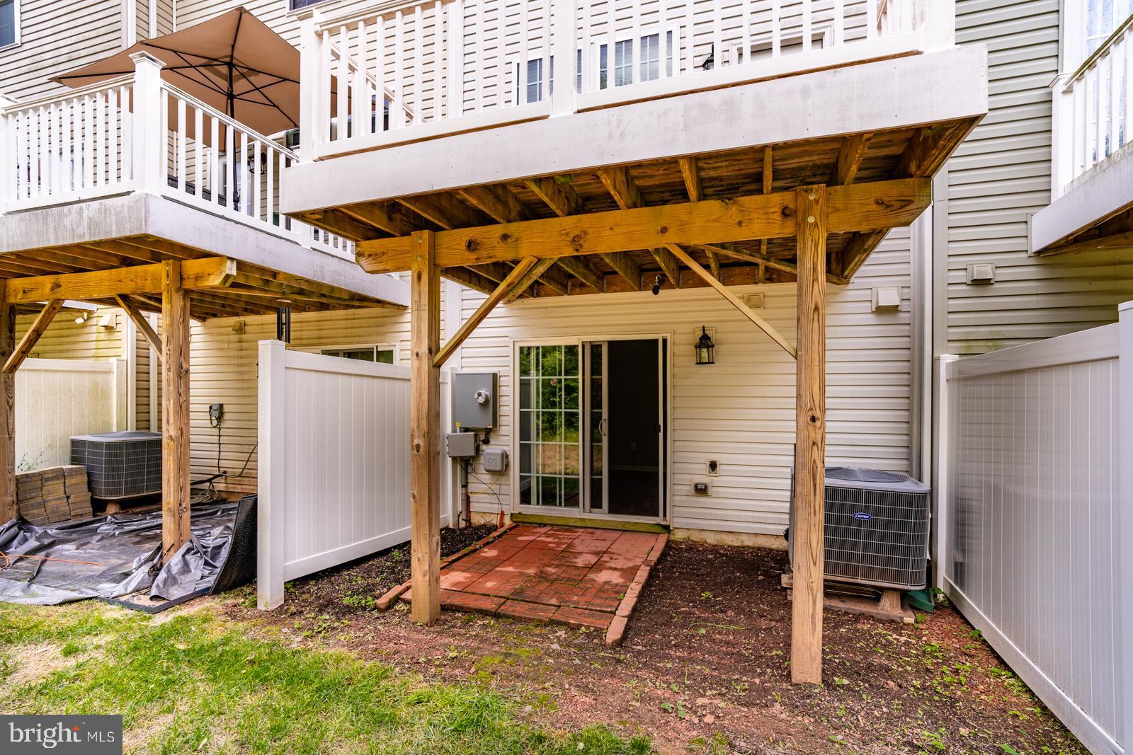 HERITAGE CROSSING CONDOMINIUM - Residential Lease