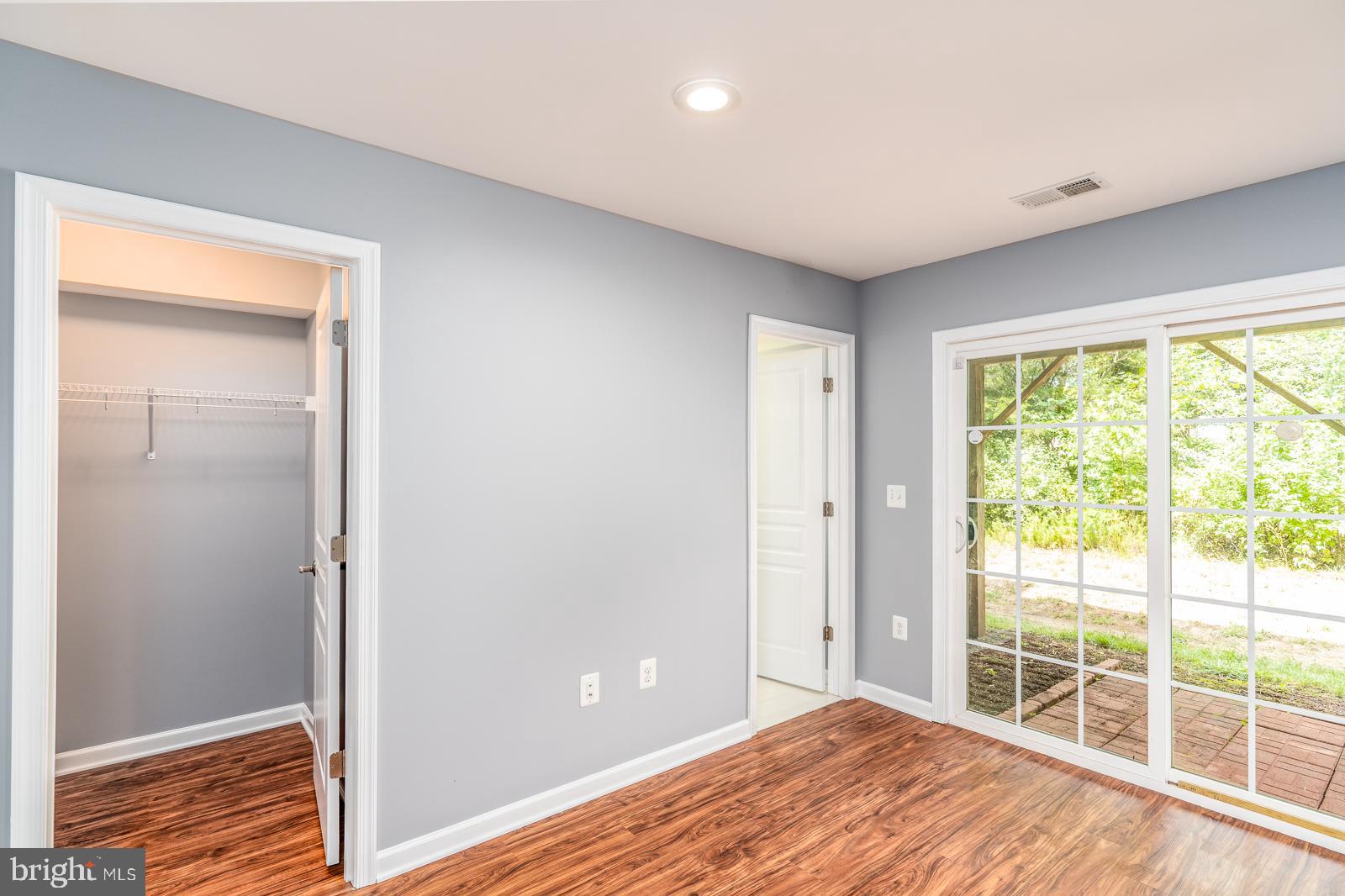 HERITAGE CROSSING CONDOMINIUM - Residential Lease