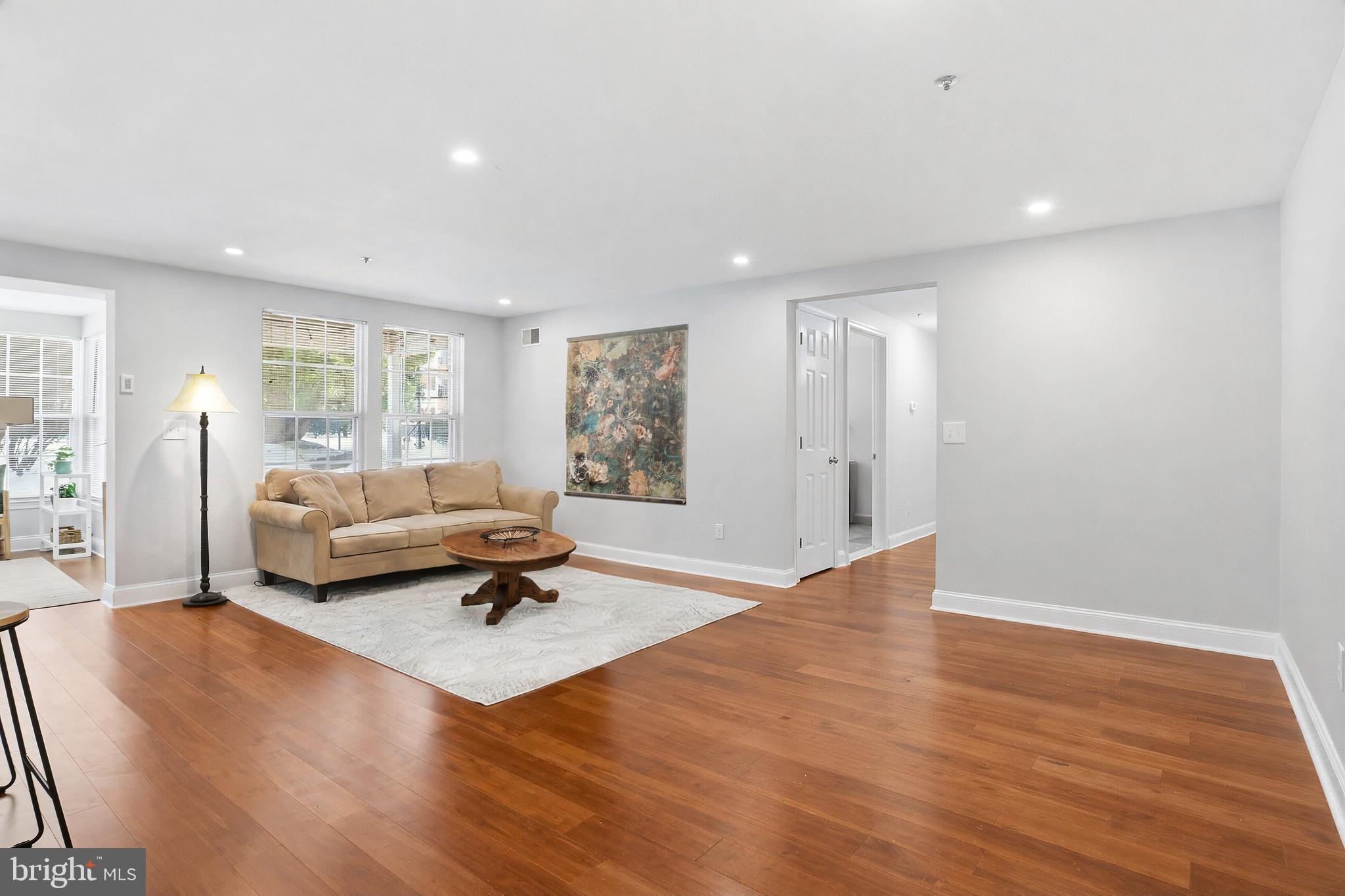 SHERBROOKE CONDO - Residential